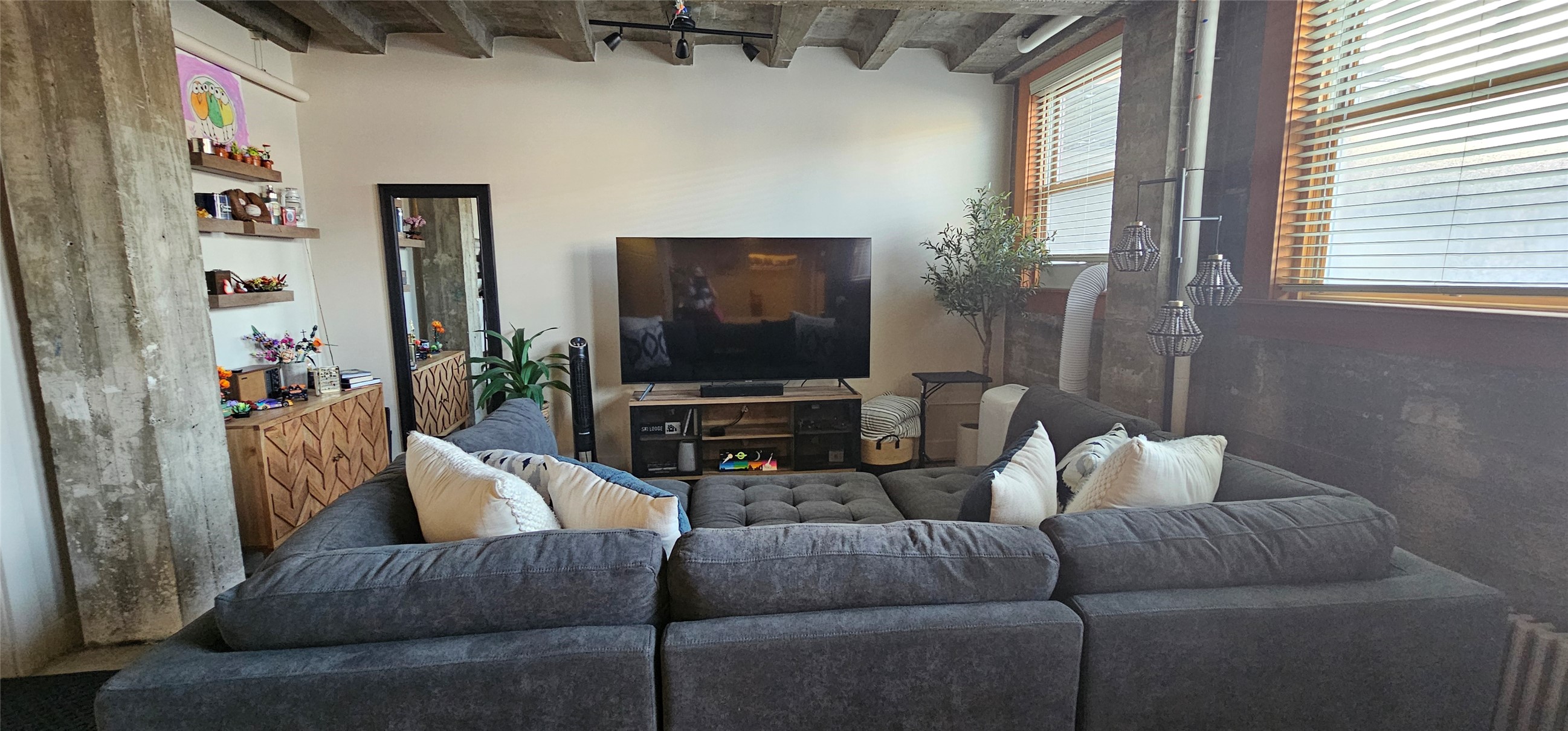 Kalispell, Montana 59901, United States, 1 Bedroom Bedrooms, ,1 BathroomBathrooms,Residential,Pending,214182