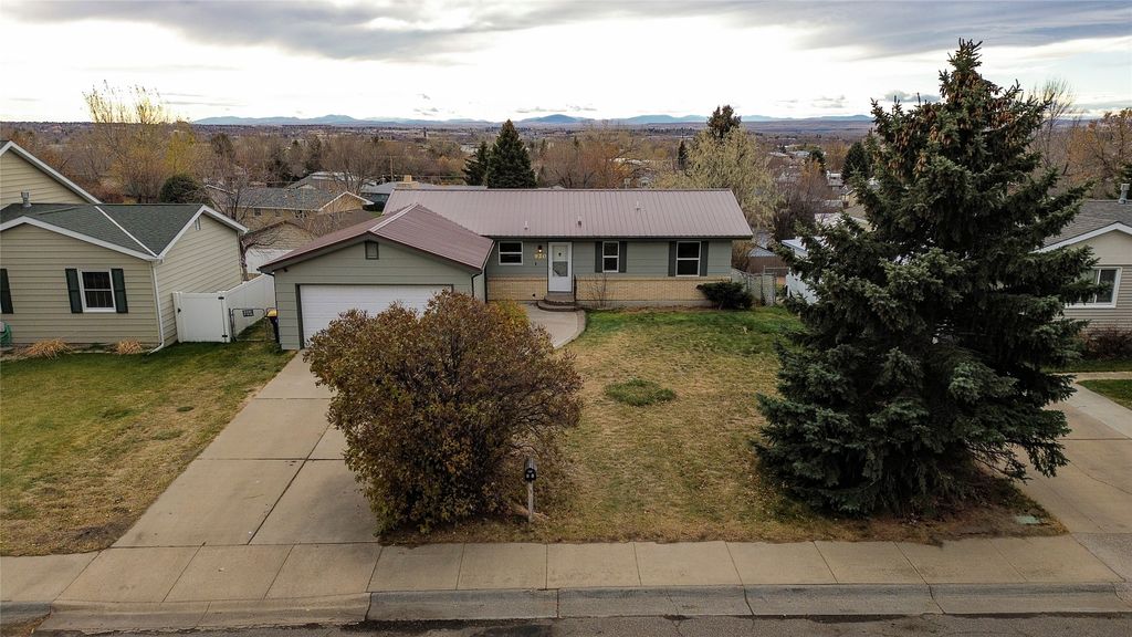 Photo of 920 Avenue E NW, Great Falls, MT 59404 (MLS # 30060945)