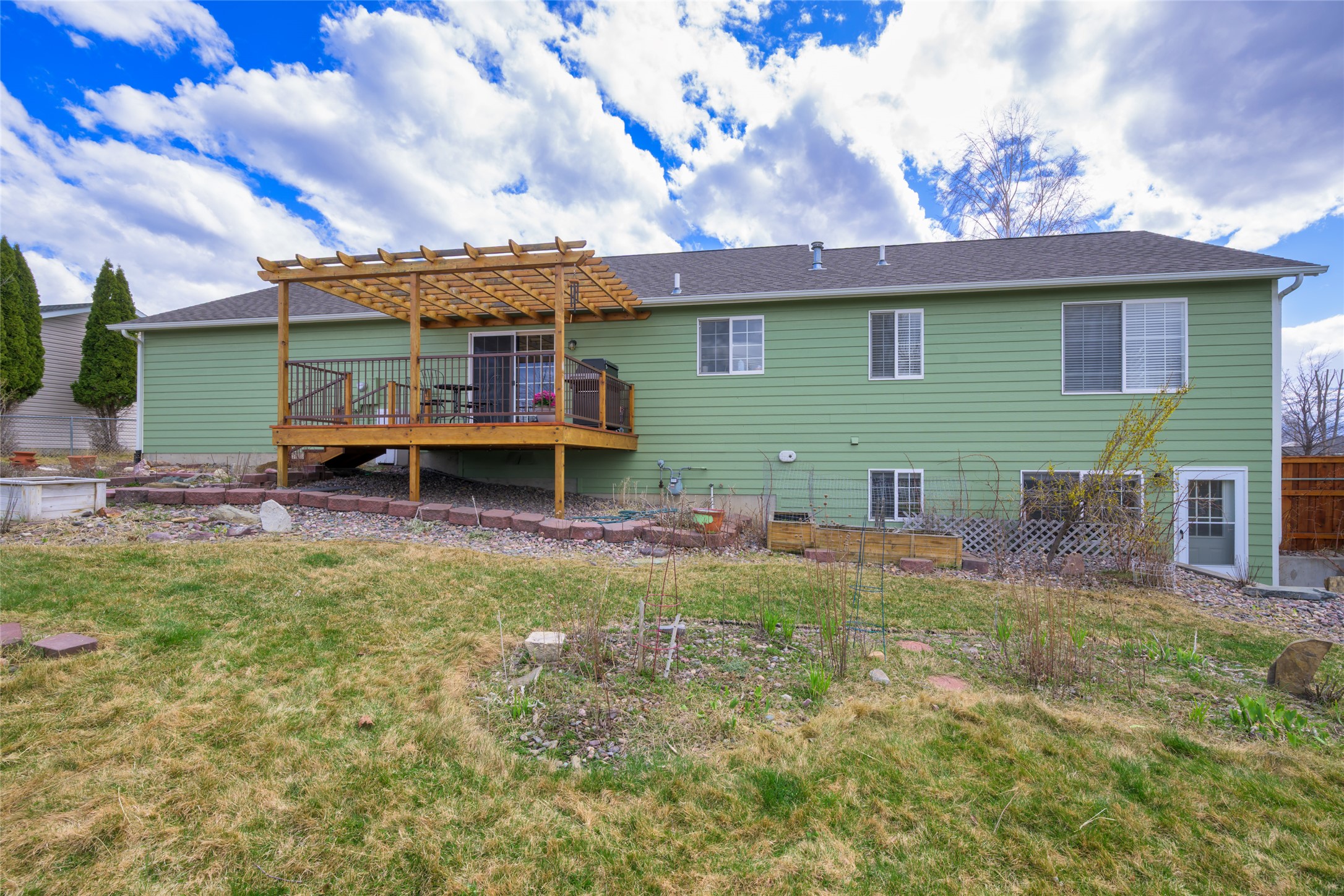 Missoula, Montana 59803, United States, 3 Bedrooms Bedrooms, ,3 BathroomsBathrooms,Residential,Active,104498