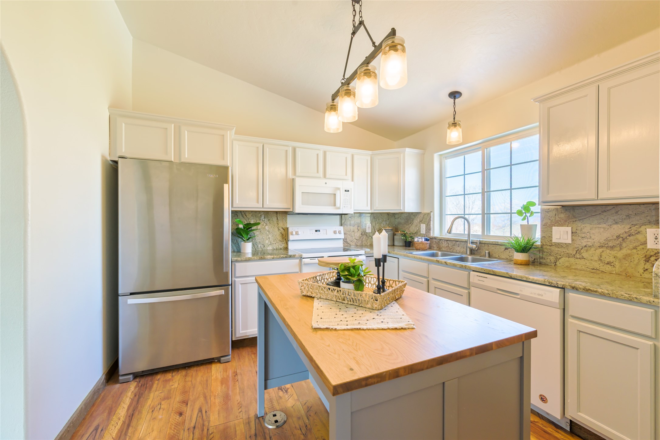 Missoula, Montana 59803, United States, 3 Bedrooms Bedrooms, ,3 BathroomsBathrooms,Residential,Active,104498