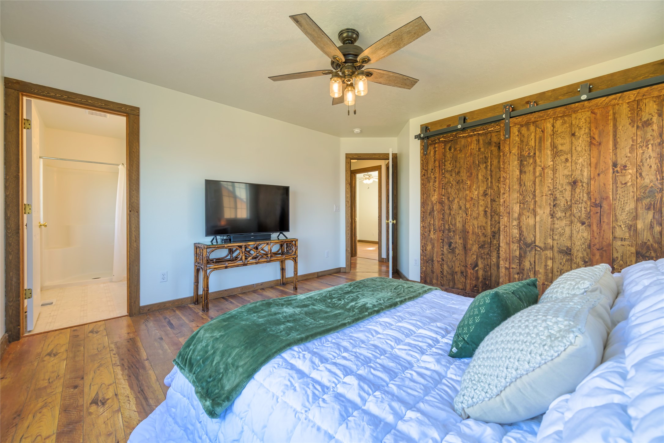 Missoula, Montana 59803, United States, 3 Bedrooms Bedrooms, ,3 BathroomsBathrooms,Residential,Active,104498