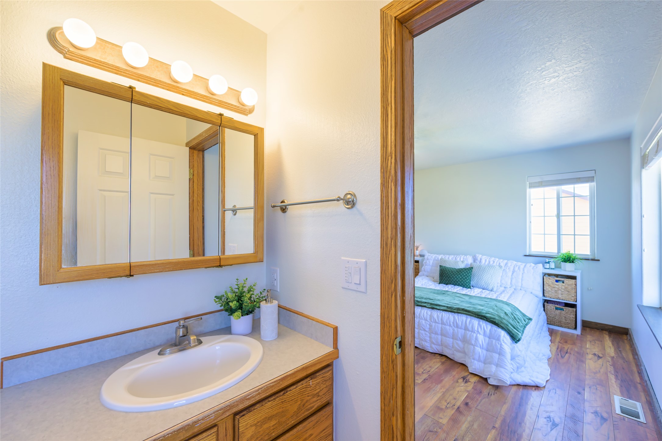 Missoula, Montana 59803, United States, 3 Bedrooms Bedrooms, ,3 BathroomsBathrooms,Residential,Active,104498