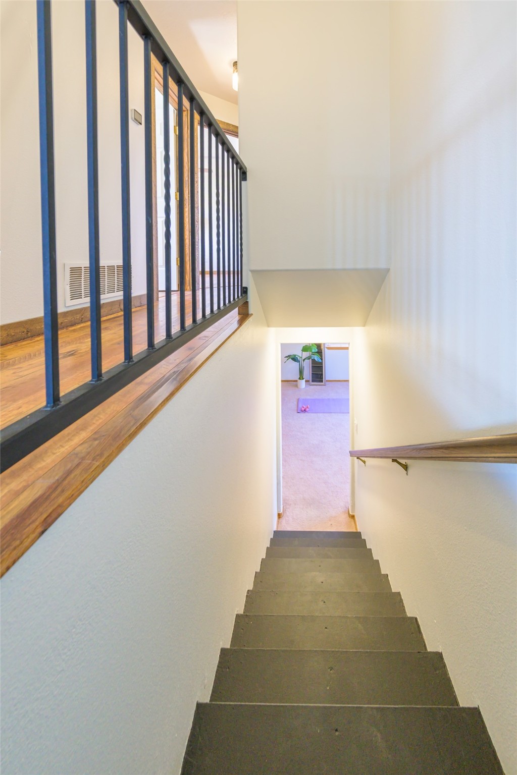 Missoula, Montana 59803, United States, 3 Bedrooms Bedrooms, ,3 BathroomsBathrooms,Residential,Active,104498