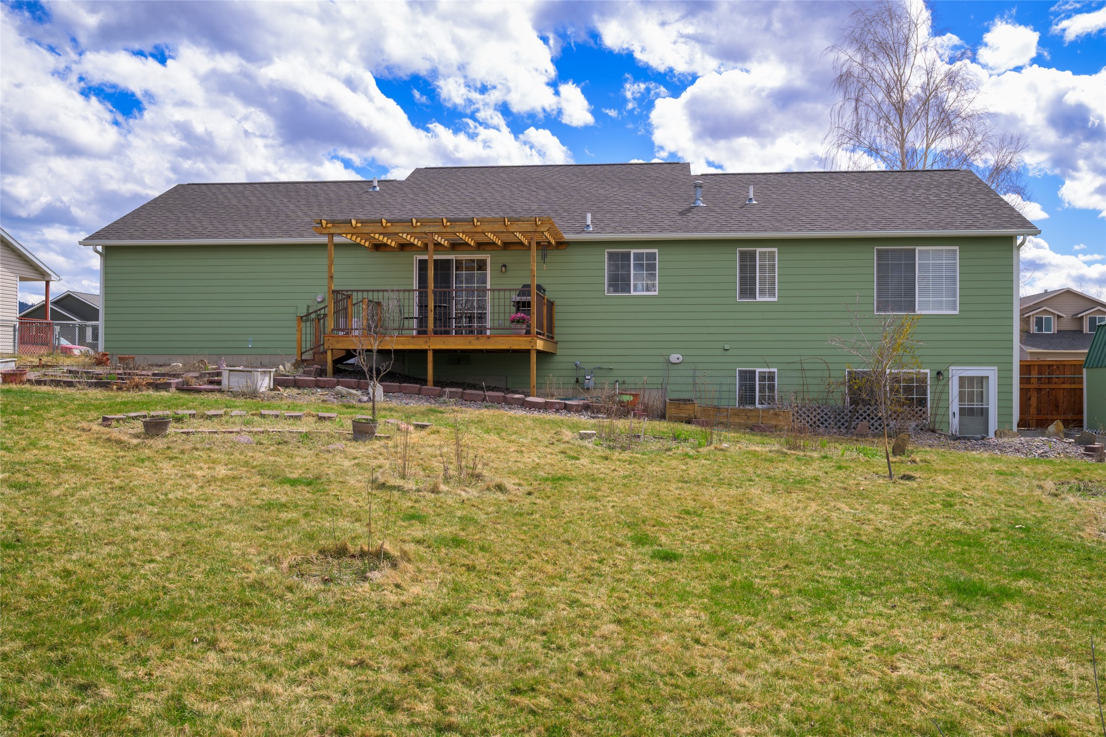 Missoula, Montana 59803, United States, 3 Bedrooms Bedrooms, ,3 BathroomsBathrooms,Residential,Active,104498