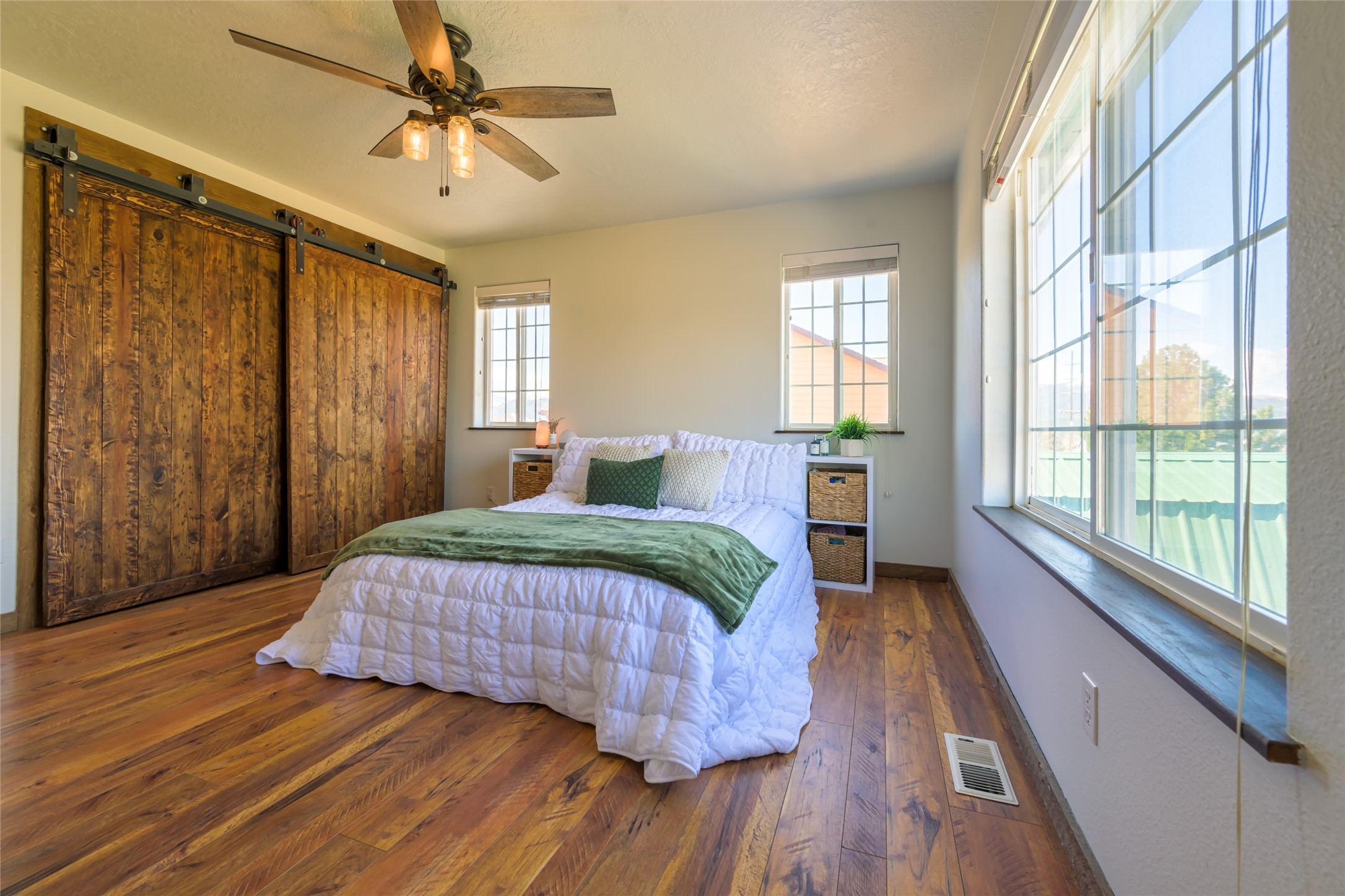 Missoula, Montana 59803, United States, 3 Bedrooms Bedrooms, ,3 BathroomsBathrooms,Residential,Active,104498