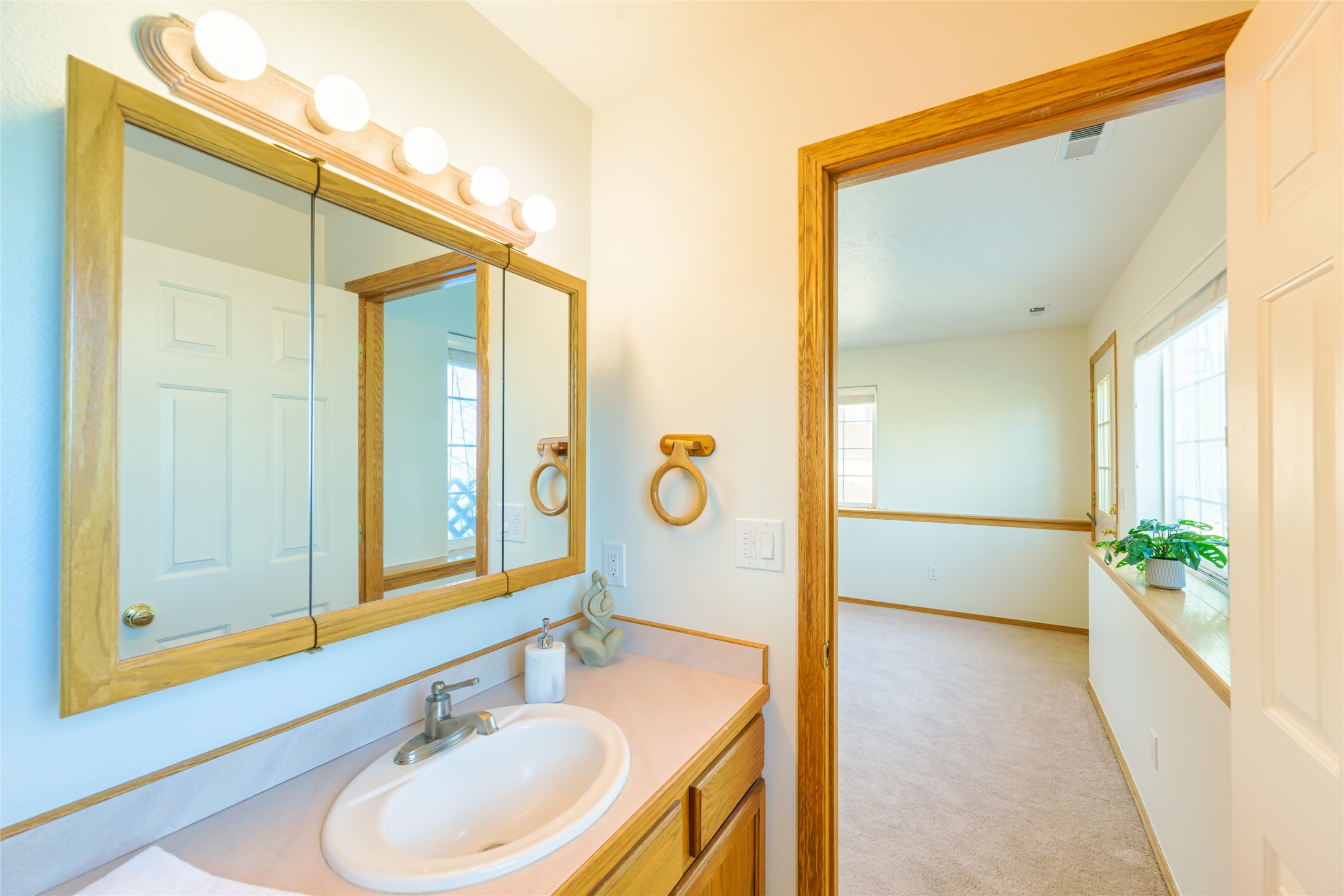 Missoula, Montana 59803, United States, 3 Bedrooms Bedrooms, ,3 BathroomsBathrooms,Residential,Active,104498