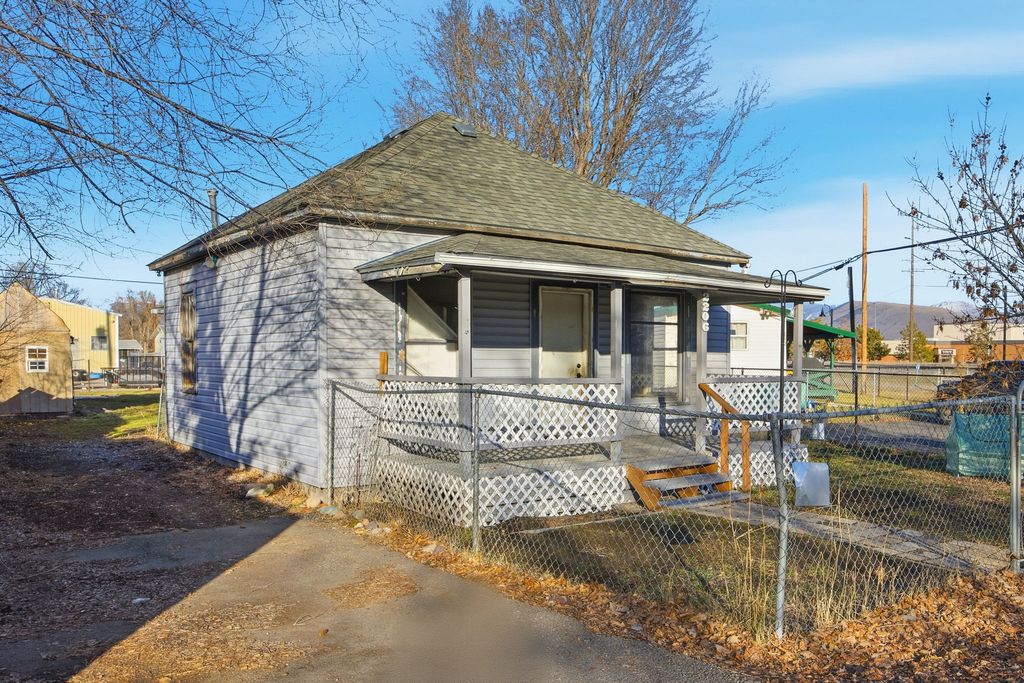 Photo of 2206 Mary Avenue, Missoula, MT 59801 (MLS # 30063779)