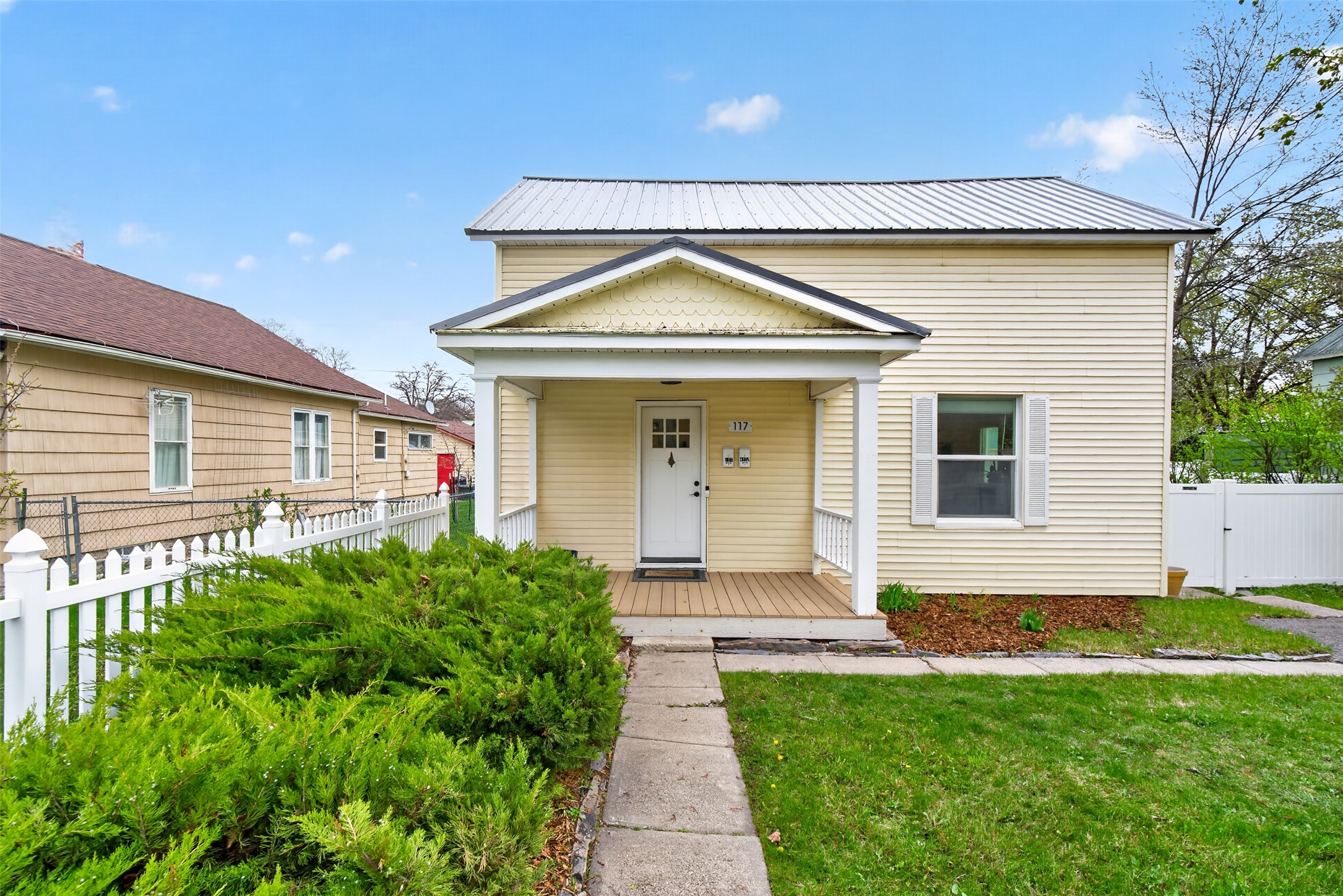 117 3rd Avenue E