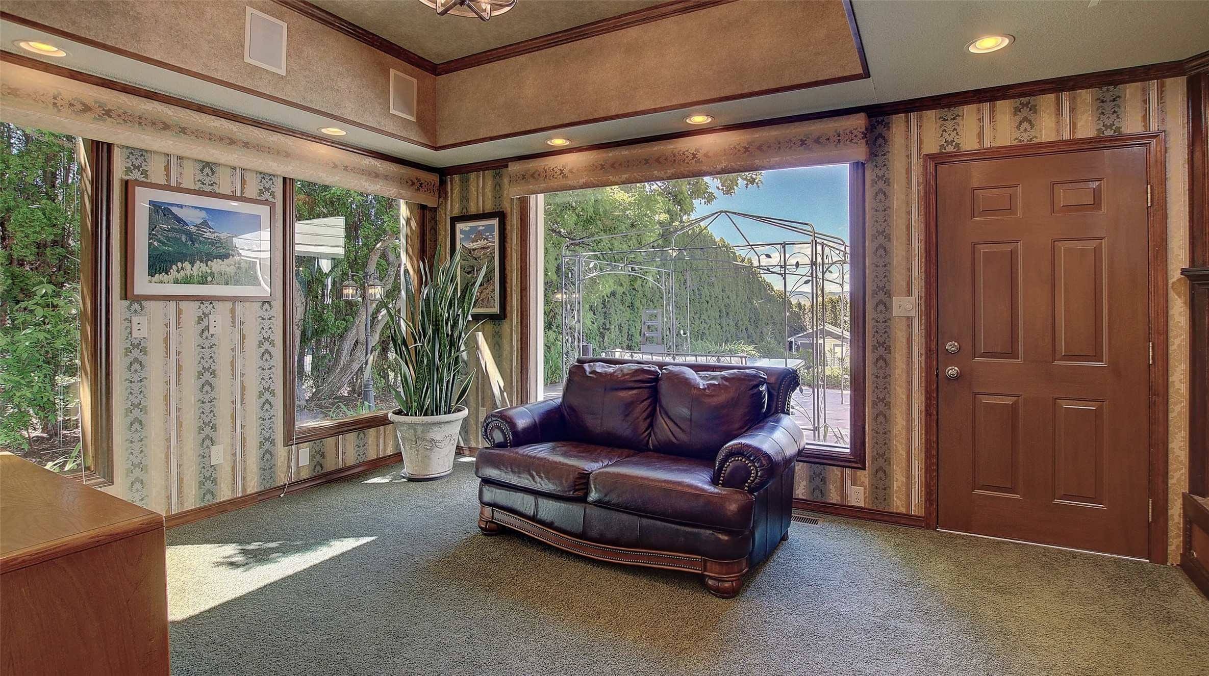 Missoula, Montana 59803, United States, 4 Bedrooms Bedrooms, ,4 BathroomsBathrooms,Residential,Pending,56045