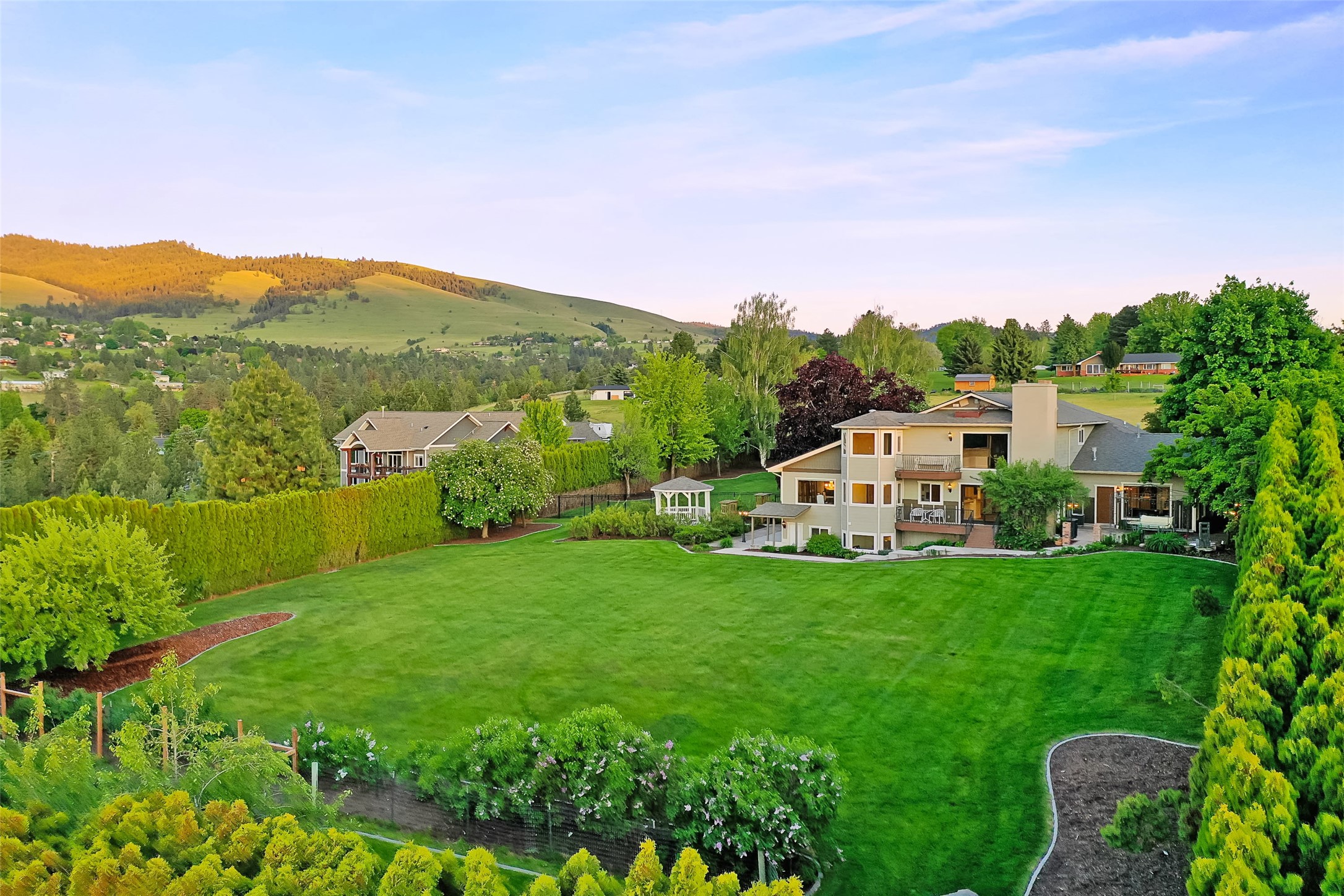 Missoula, Montana 59803, United States, 4 Bedrooms Bedrooms, ,4 BathroomsBathrooms,Residential,Pending,56045