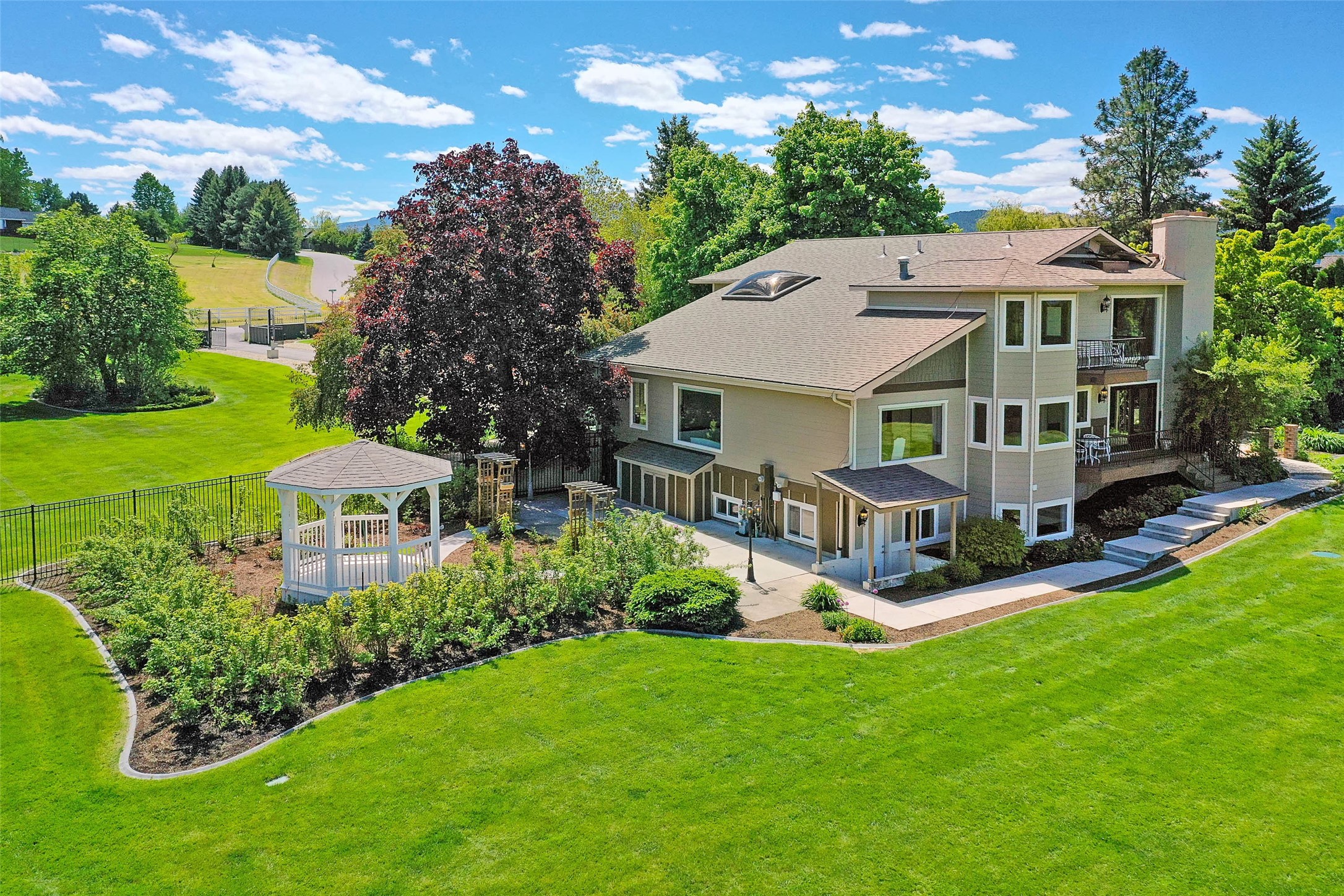 Missoula, Montana 59803, United States, 4 Bedrooms Bedrooms, ,4 BathroomsBathrooms,Residential,Pending,56045