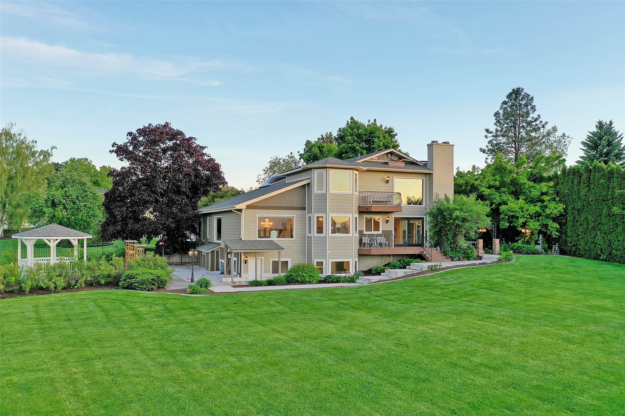 Missoula, Montana 59803, United States, 4 Bedrooms Bedrooms, ,4 BathroomsBathrooms,Residential,Pending,56045