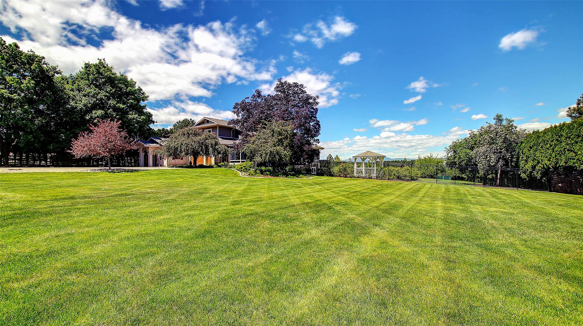 Missoula, Montana 59803, United States, 4 Bedrooms Bedrooms, ,4 BathroomsBathrooms,Residential,Pending,56045