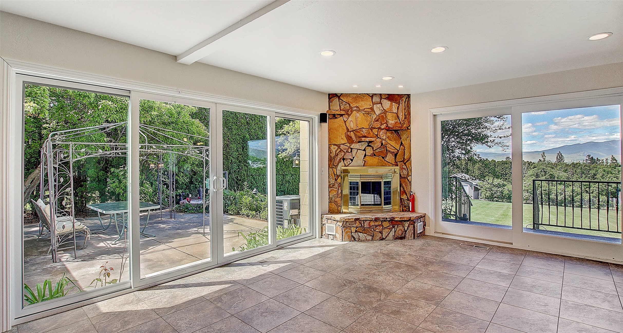 Missoula, Montana 59803, United States, 4 Bedrooms Bedrooms, ,4 BathroomsBathrooms,Residential,Pending,56045