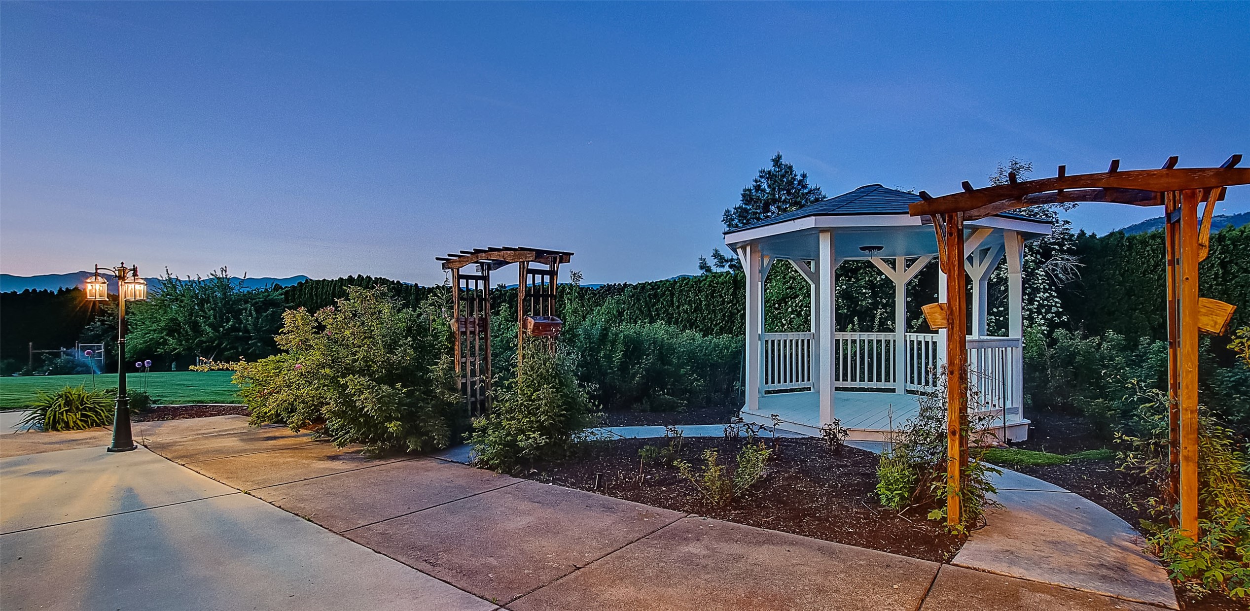 Missoula, Montana 59803, United States, 4 Bedrooms Bedrooms, ,4 BathroomsBathrooms,Residential,Pending,56045