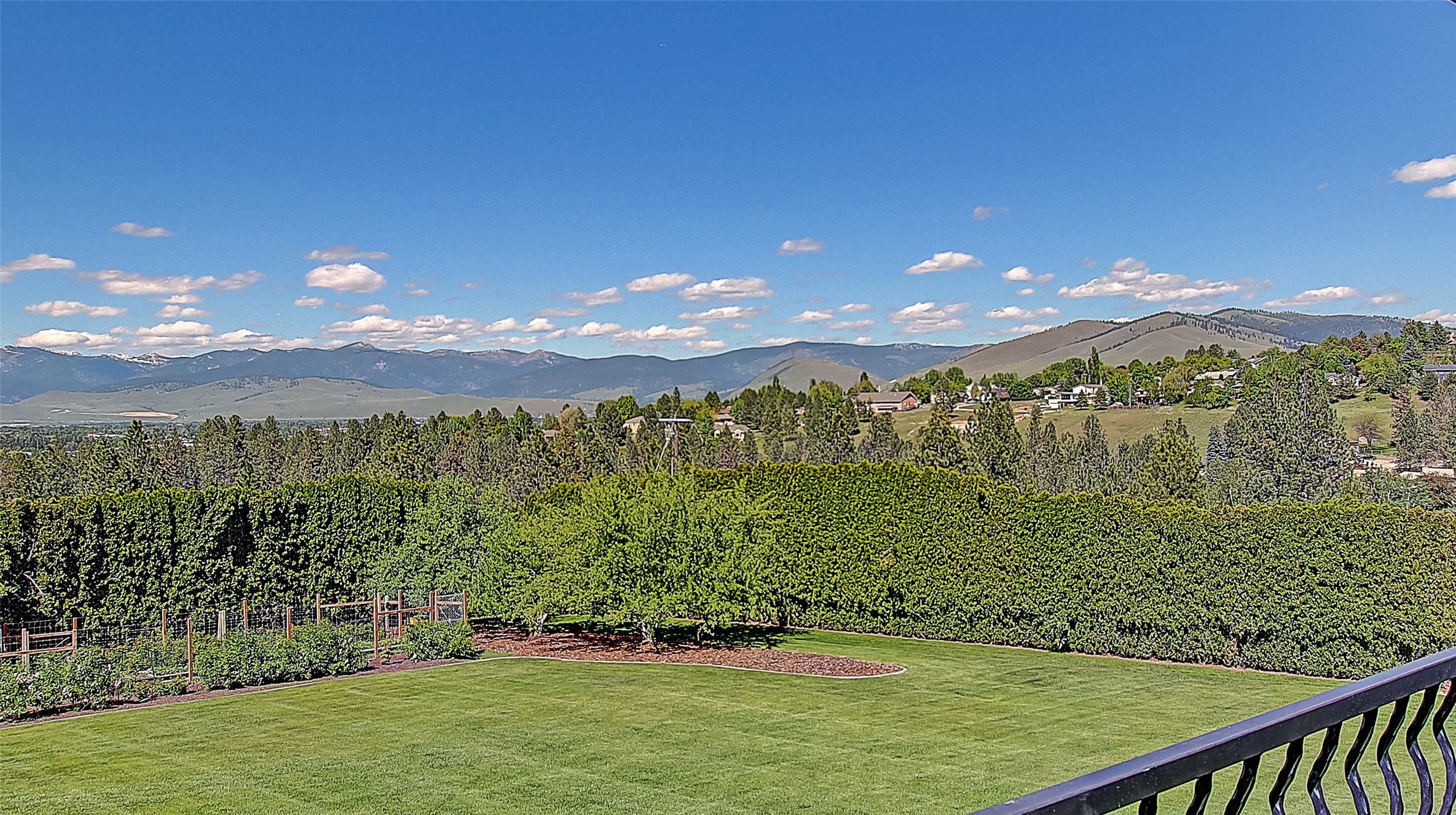 Missoula, Montana 59803, United States, 4 Bedrooms Bedrooms, ,4 BathroomsBathrooms,Residential,Pending,56045