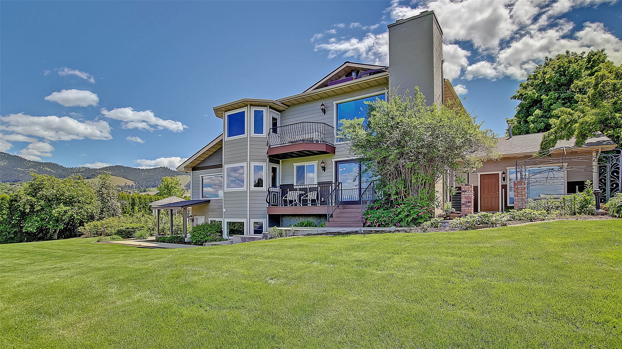 Missoula, Montana 59803, United States, 4 Bedrooms Bedrooms, ,4 BathroomsBathrooms,Residential,Pending,56045