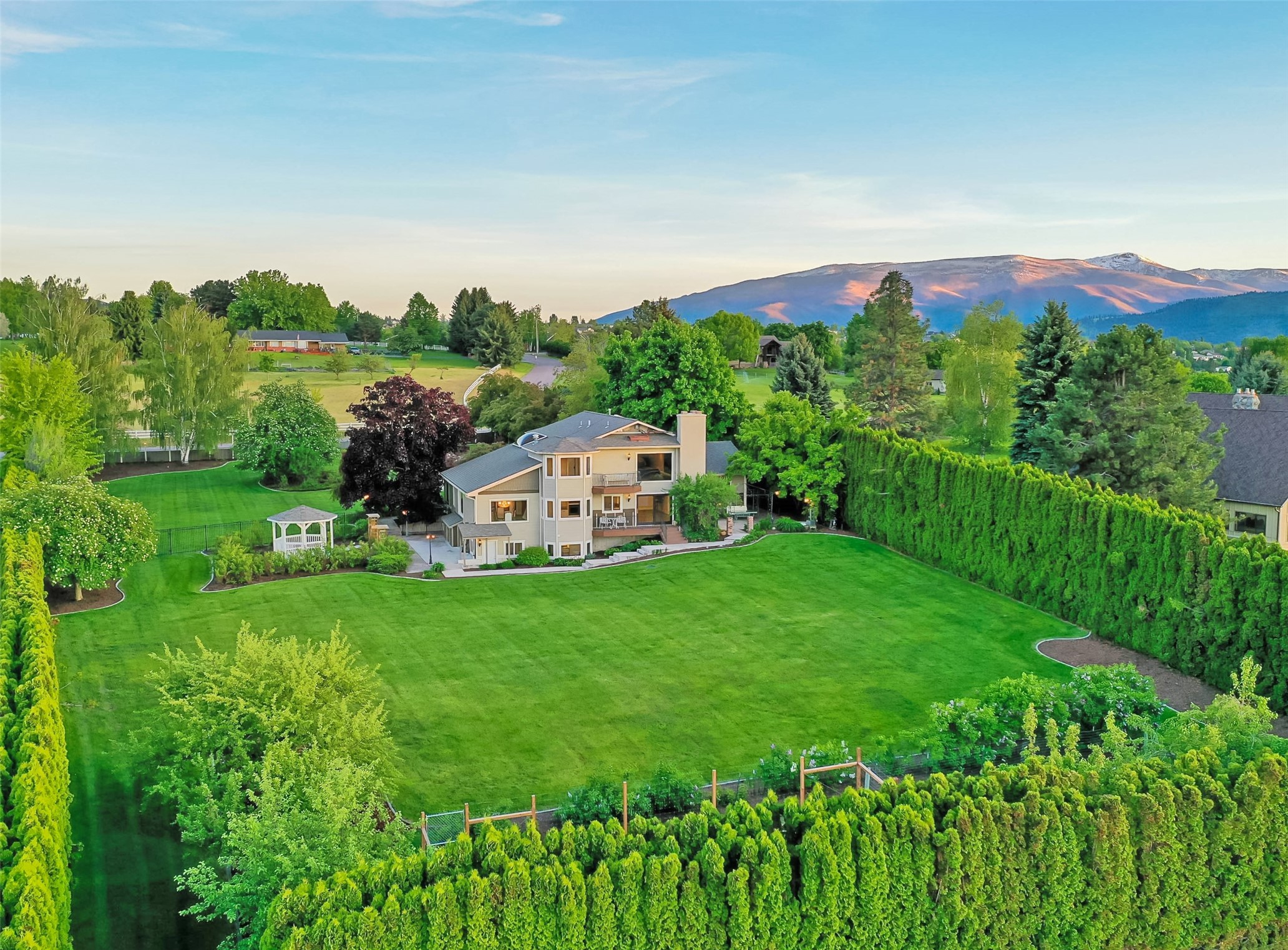 Missoula, Montana 59803, United States, 4 Bedrooms Bedrooms, ,4 BathroomsBathrooms,Residential,Pending,56045