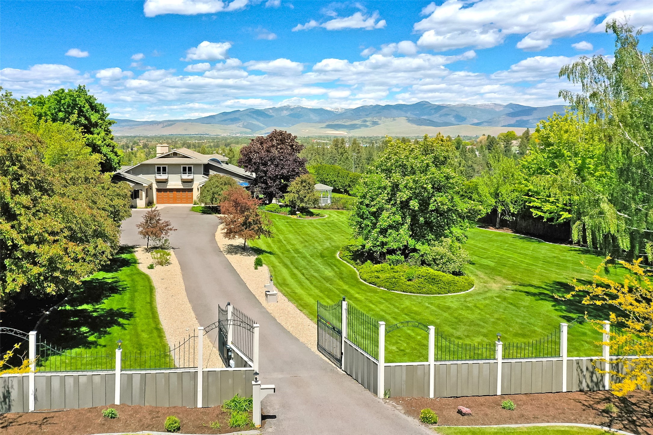 Missoula, Montana 59803, United States, 4 Bedrooms Bedrooms, ,4 BathroomsBathrooms,Residential,Pending,56045