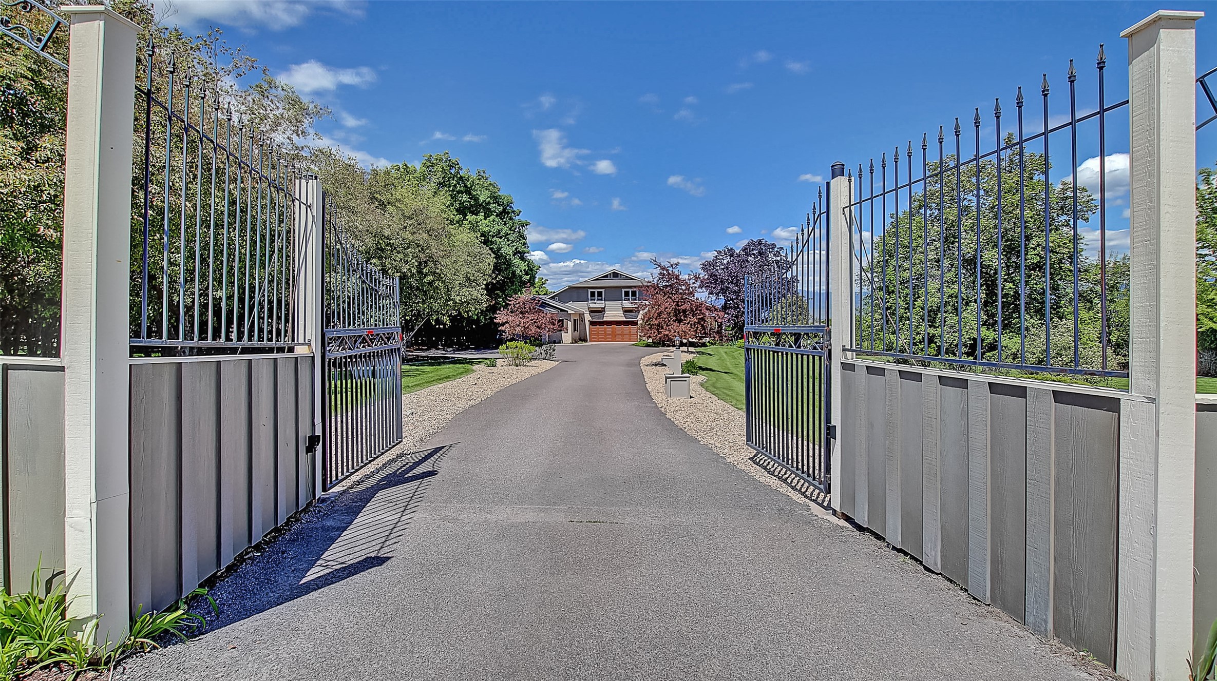 Missoula, Montana 59803, United States, 4 Bedrooms Bedrooms, ,4 BathroomsBathrooms,Residential,Pending,56045
