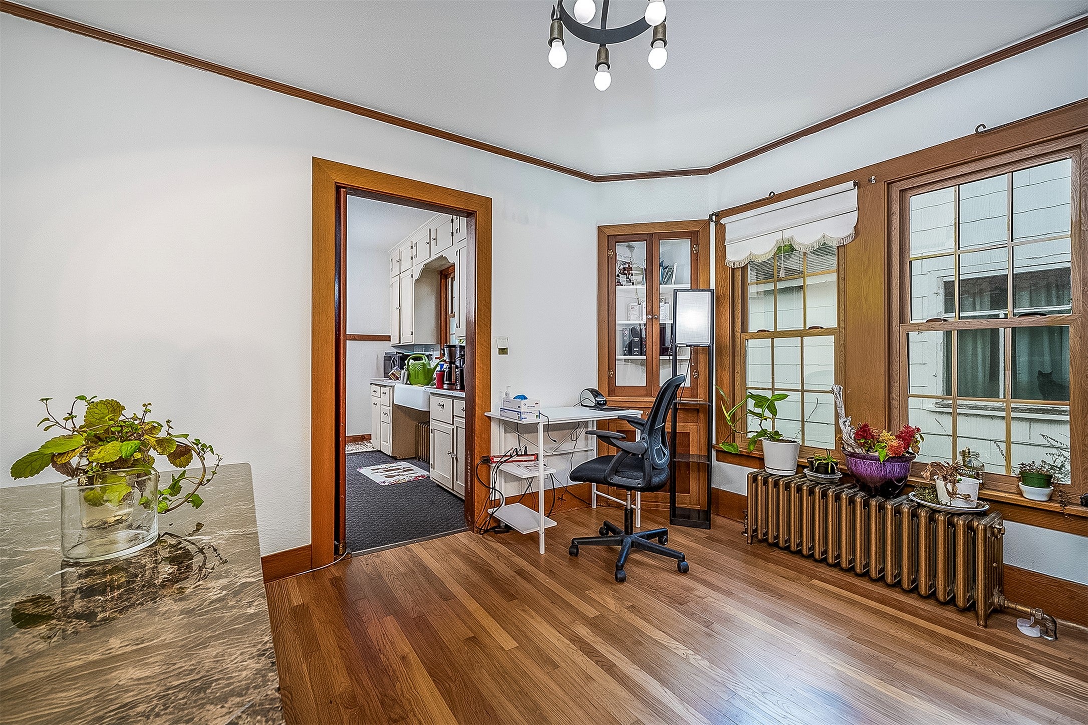 201 4th Avenue E