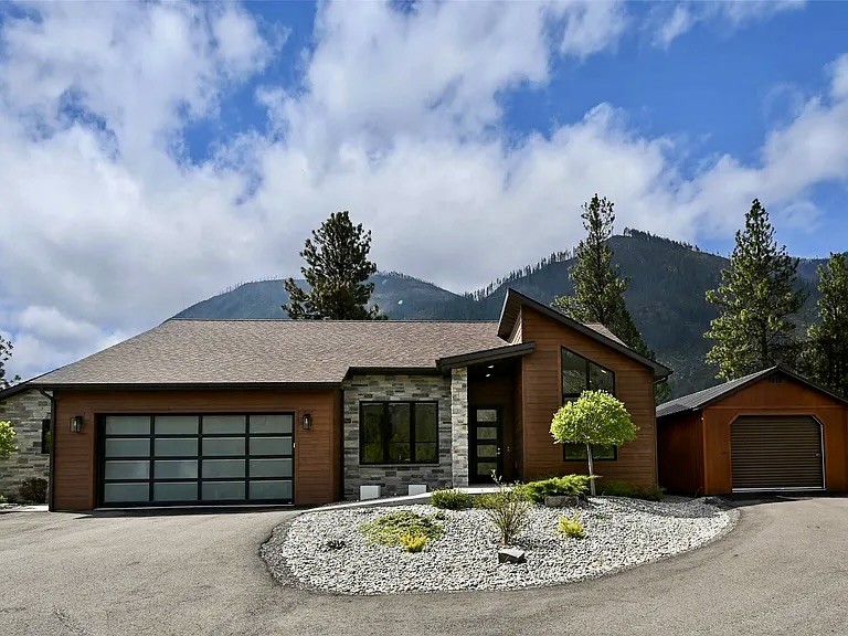 2 Mahonia Court