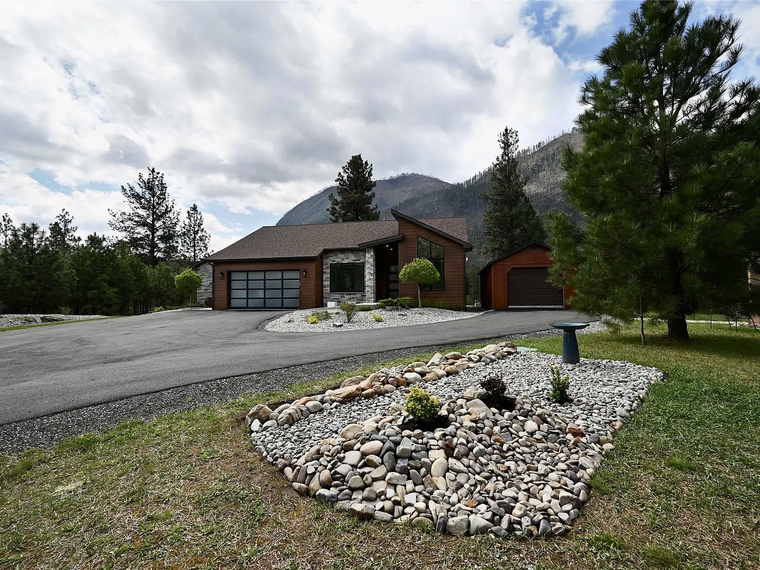 2 Mahonia Court