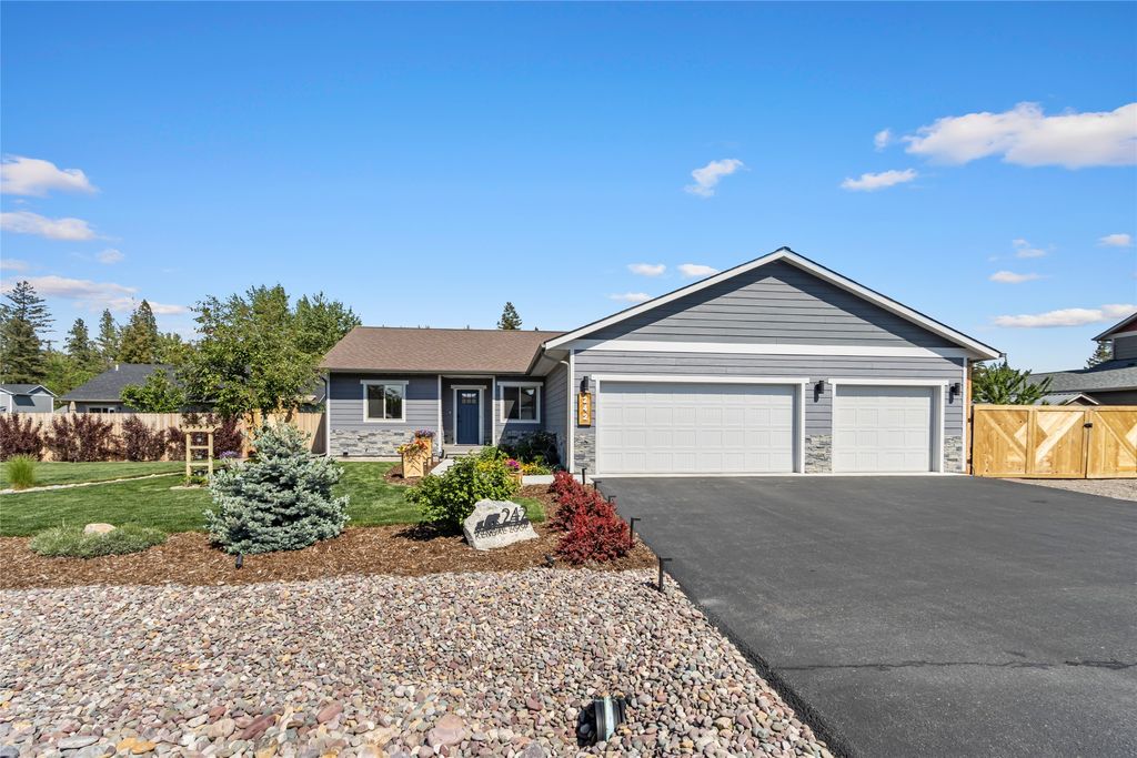 Photo of 242 Kendal Loop, Kalispell, MT 59901 (MLS # 30071850)
