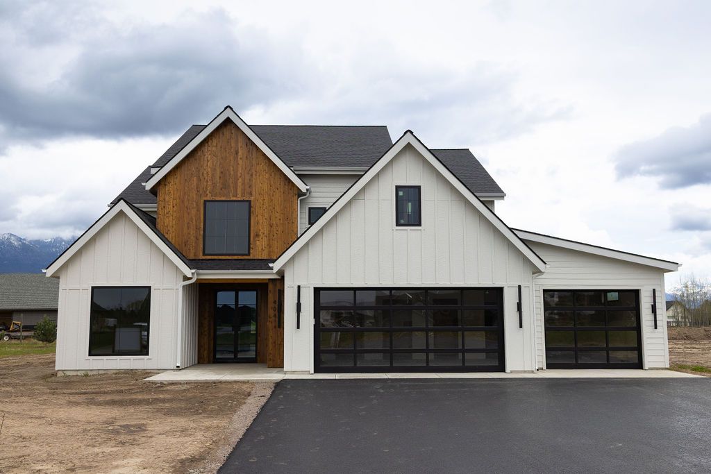 Photo of 404 Jefferson Street, Kalispell, MT 59901 (MLS # 30069860)