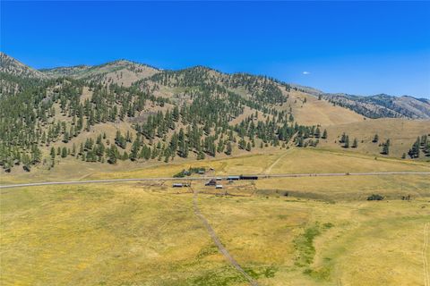 31022 Beavertail Road  - 1070 acres Clinton MT 59825