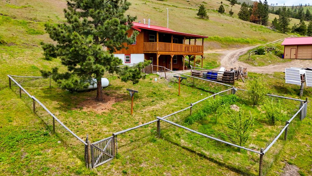 Photo of 407 Mclaughlin Creek Road, Paradise, MT 59856 (MLS # 30071891)