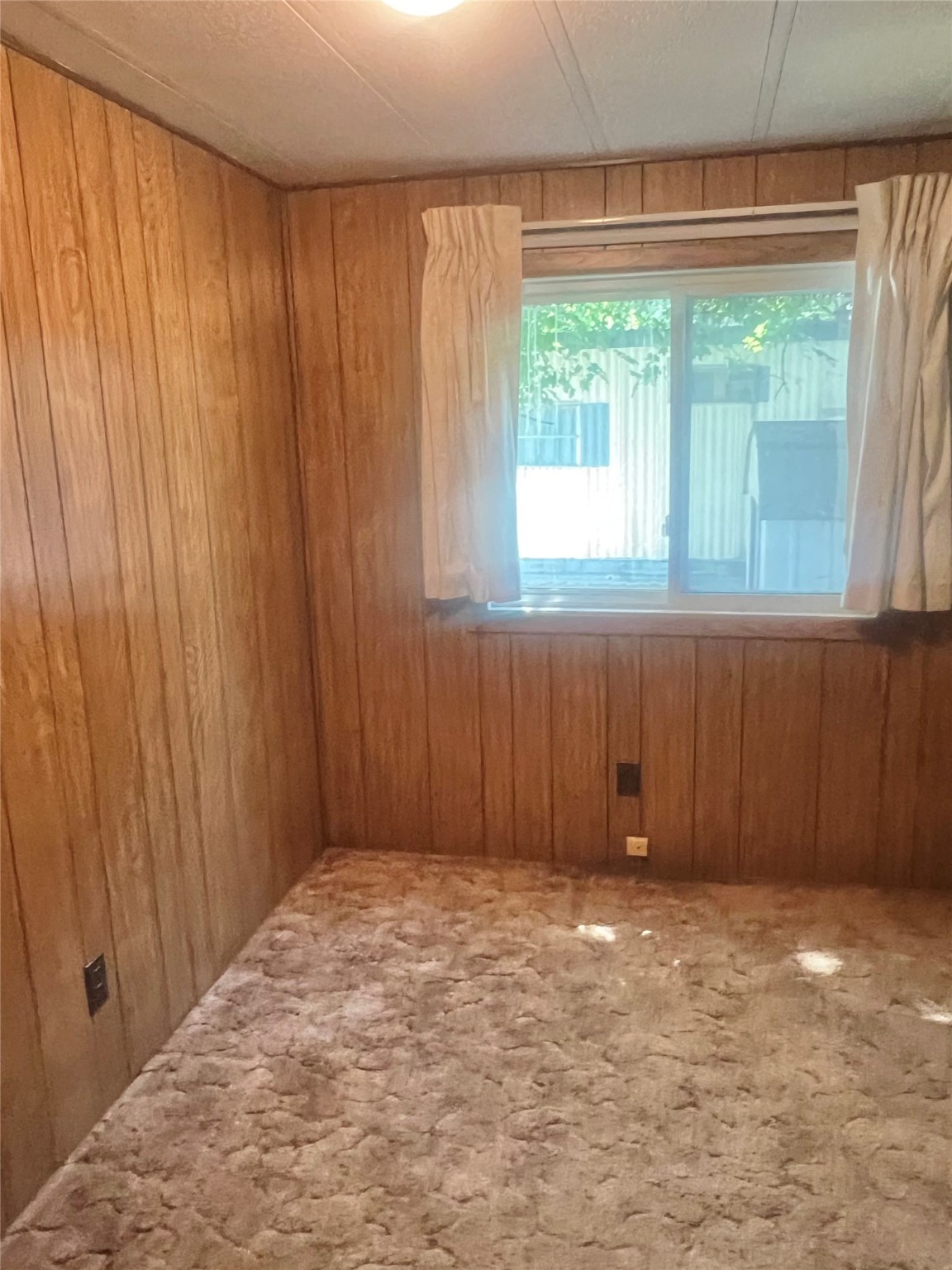 Missoula, Montana 59804, United States, 2 Bedrooms Bedrooms, ,1 BathroomBathrooms,Residential,Pending,52167