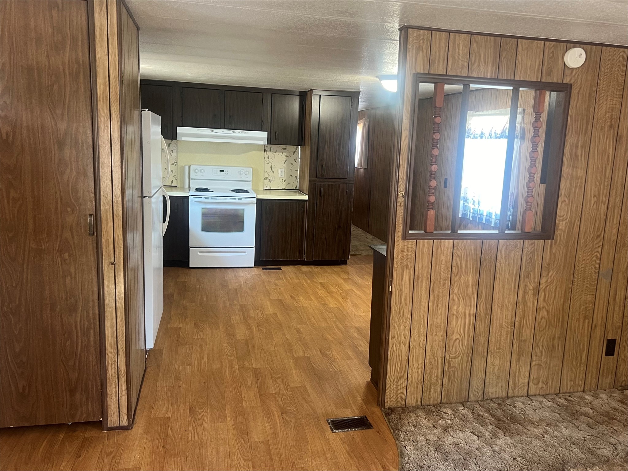 Missoula, Montana 59804, United States, 2 Bedrooms Bedrooms, ,1 BathroomBathrooms,Residential,Pending,52167