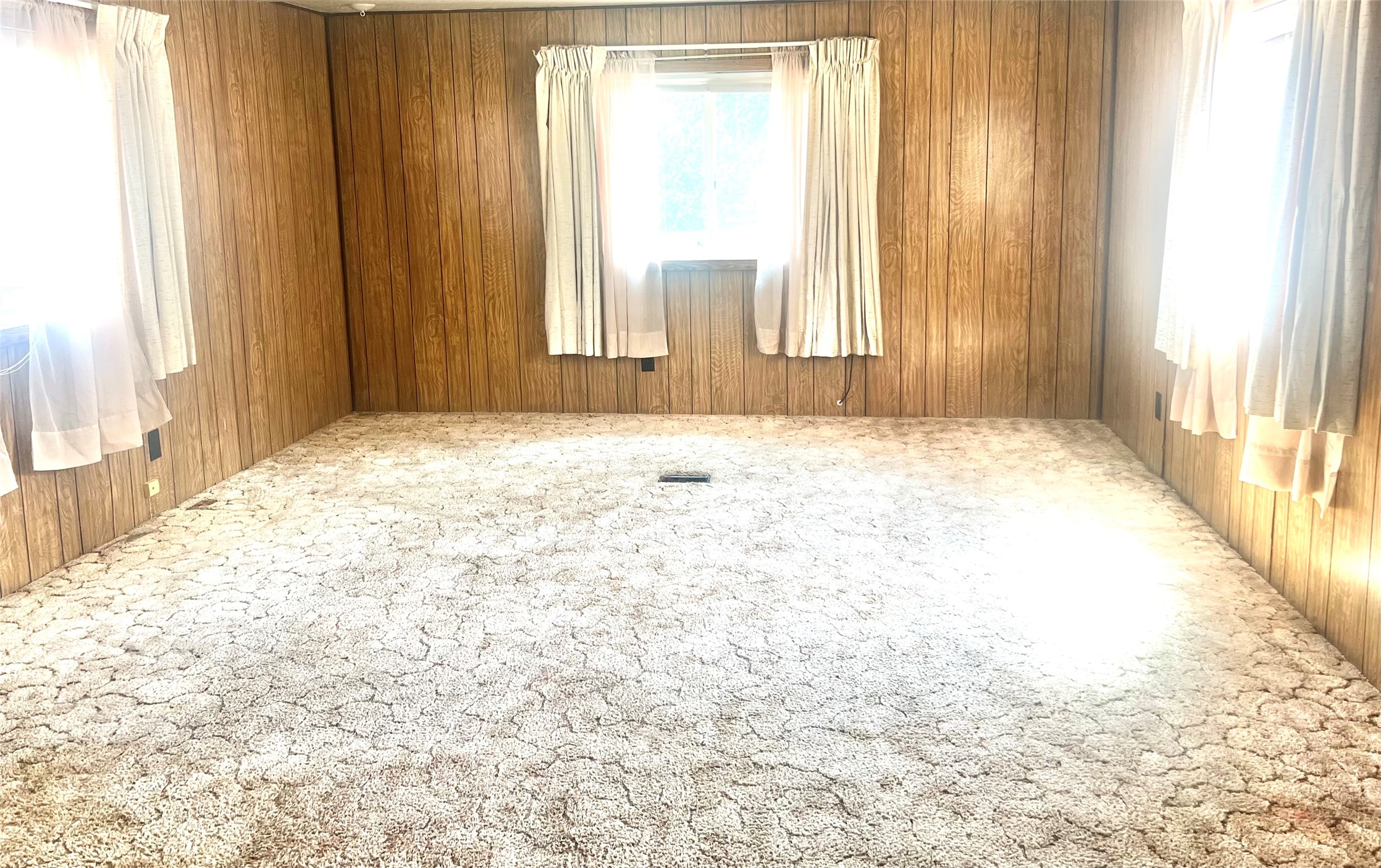 Missoula, Montana 59804, United States, 2 Bedrooms Bedrooms, ,1 BathroomBathrooms,Residential,Pending,52167