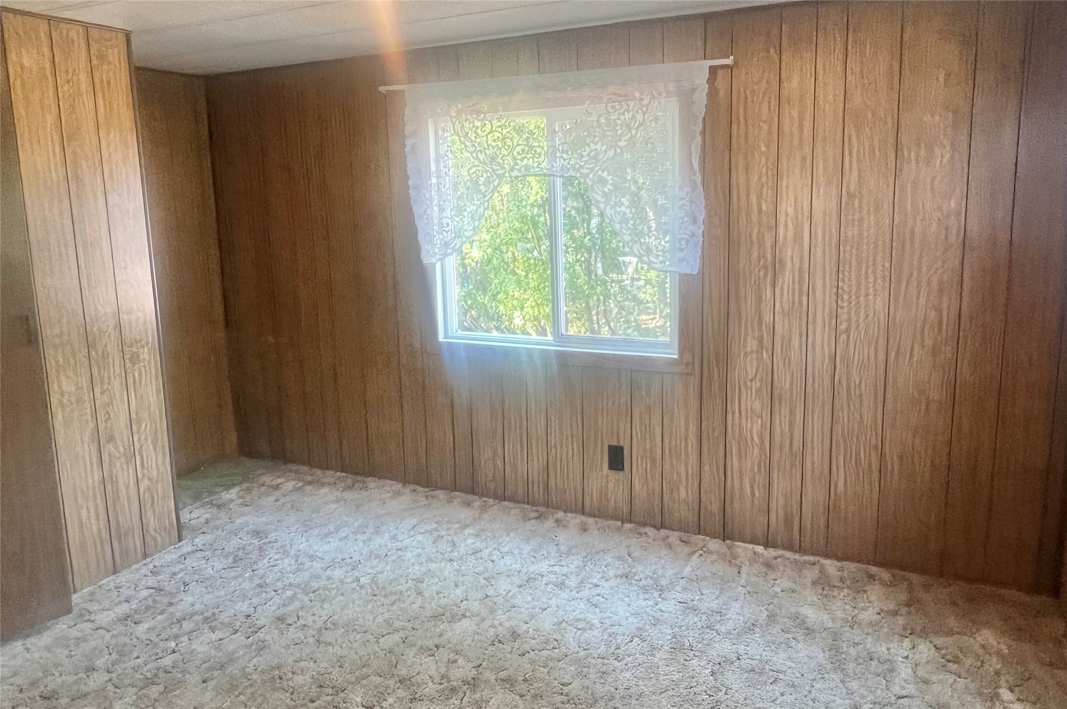 Missoula, Montana 59804, United States, 2 Bedrooms Bedrooms, ,1 BathroomBathrooms,Residential,Pending,52167