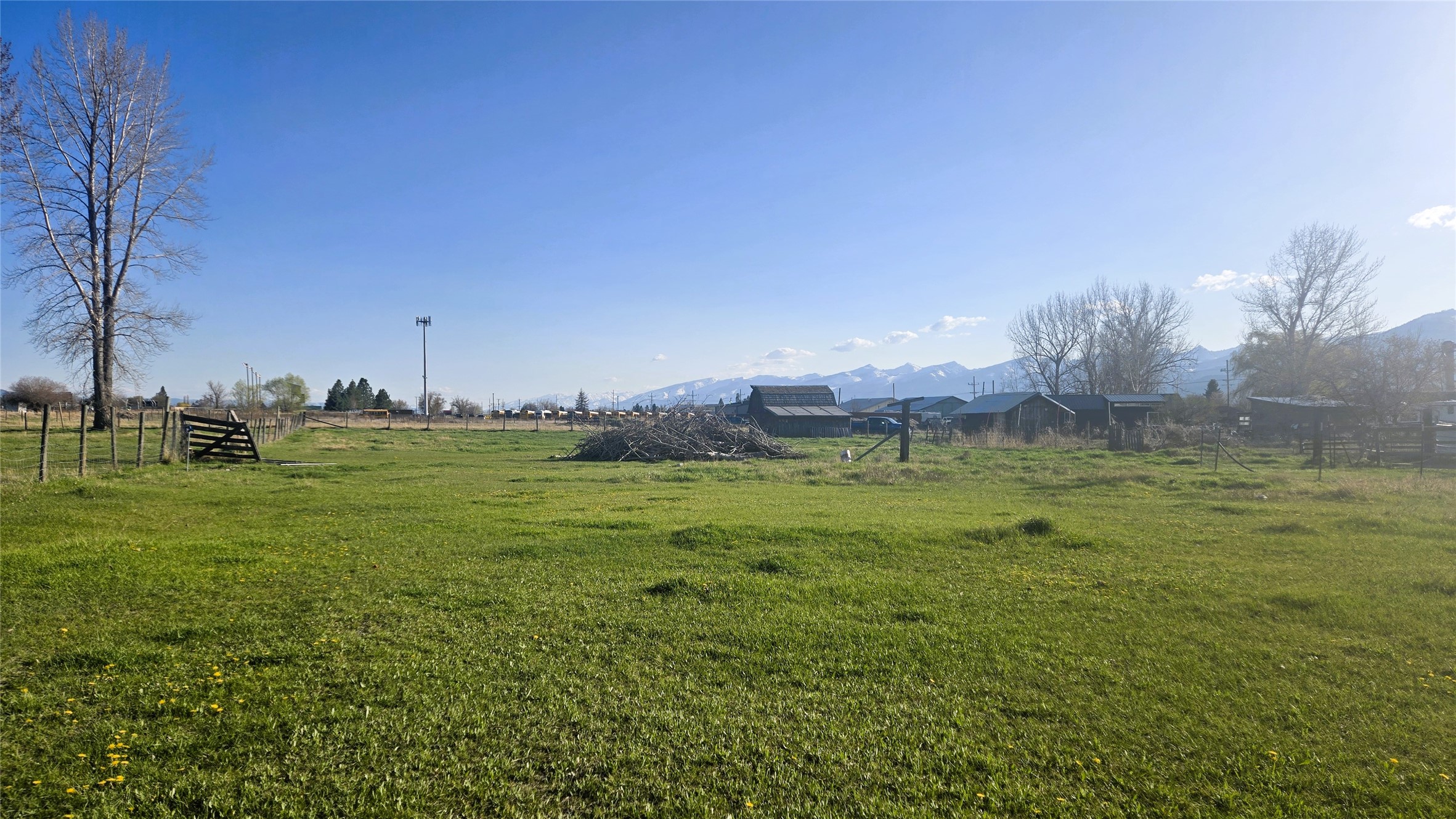 Tract 3 E 2nd Street