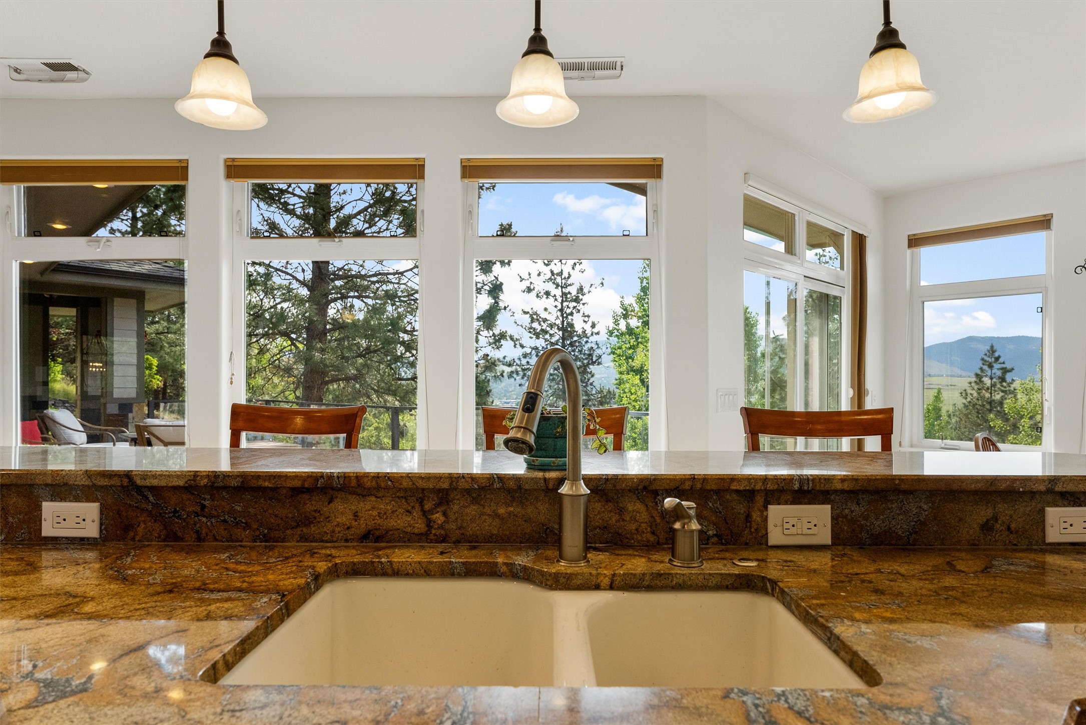 Missoula, Montana 59804, United States, 4 Bedrooms Bedrooms, ,4 BathroomsBathrooms,Residential,Active,147637