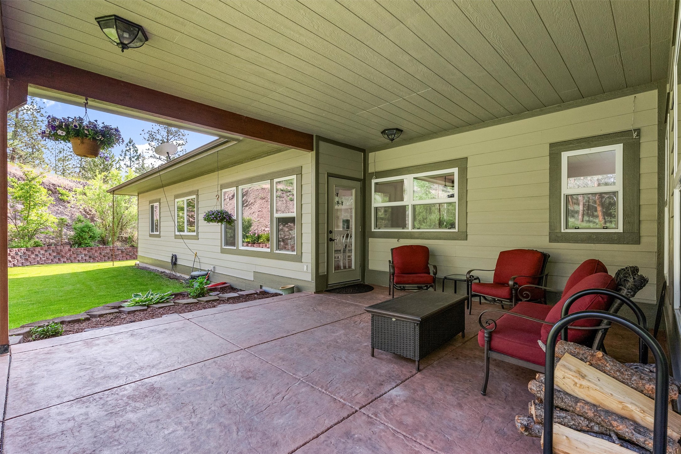 Missoula, Montana 59804, United States, 4 Bedrooms Bedrooms, ,4 BathroomsBathrooms,Residential,Active,147637