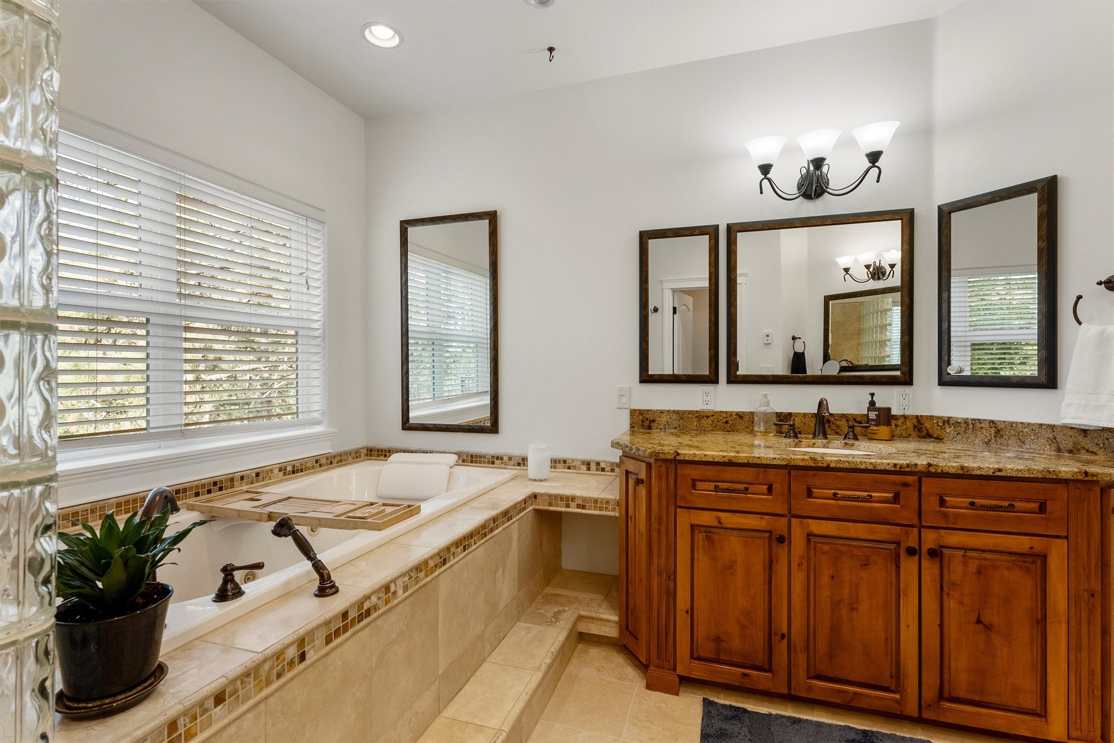 Missoula, Montana 59804, United States, 4 Bedrooms Bedrooms, ,4 BathroomsBathrooms,Residential,Active,147637