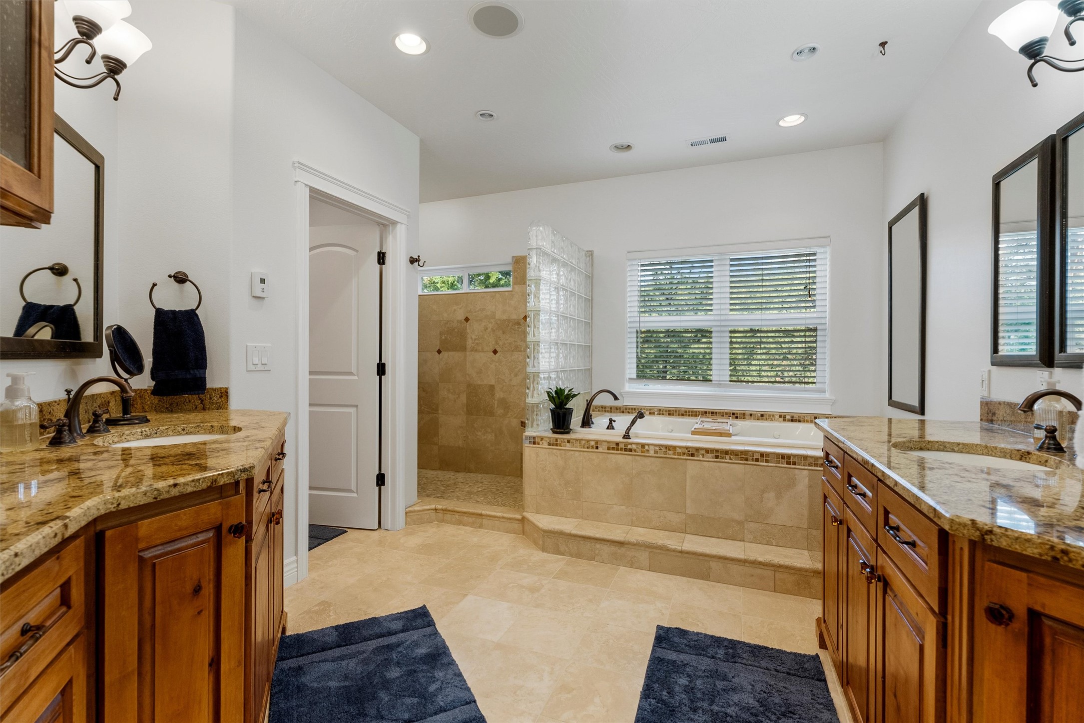 Missoula, Montana 59804, United States, 4 Bedrooms Bedrooms, ,4 BathroomsBathrooms,Residential,Active,147637