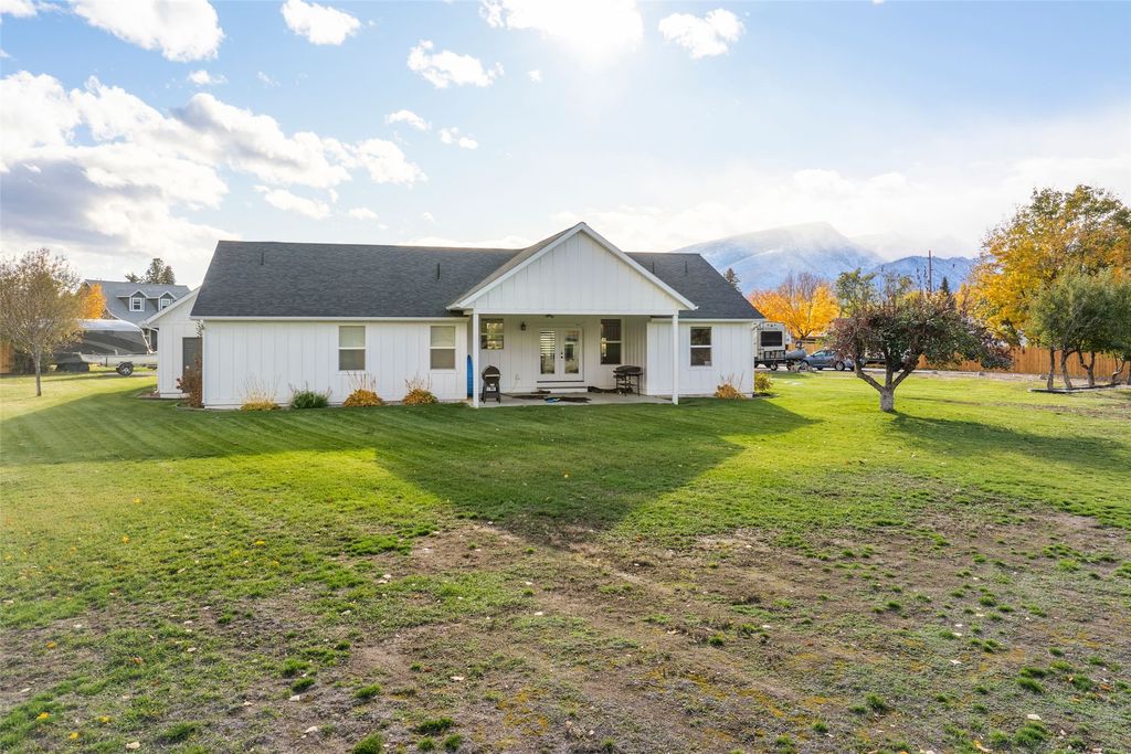 Photo of 324 Doran Lane, Hamilton, MT 59840 (MLS # 30062058)