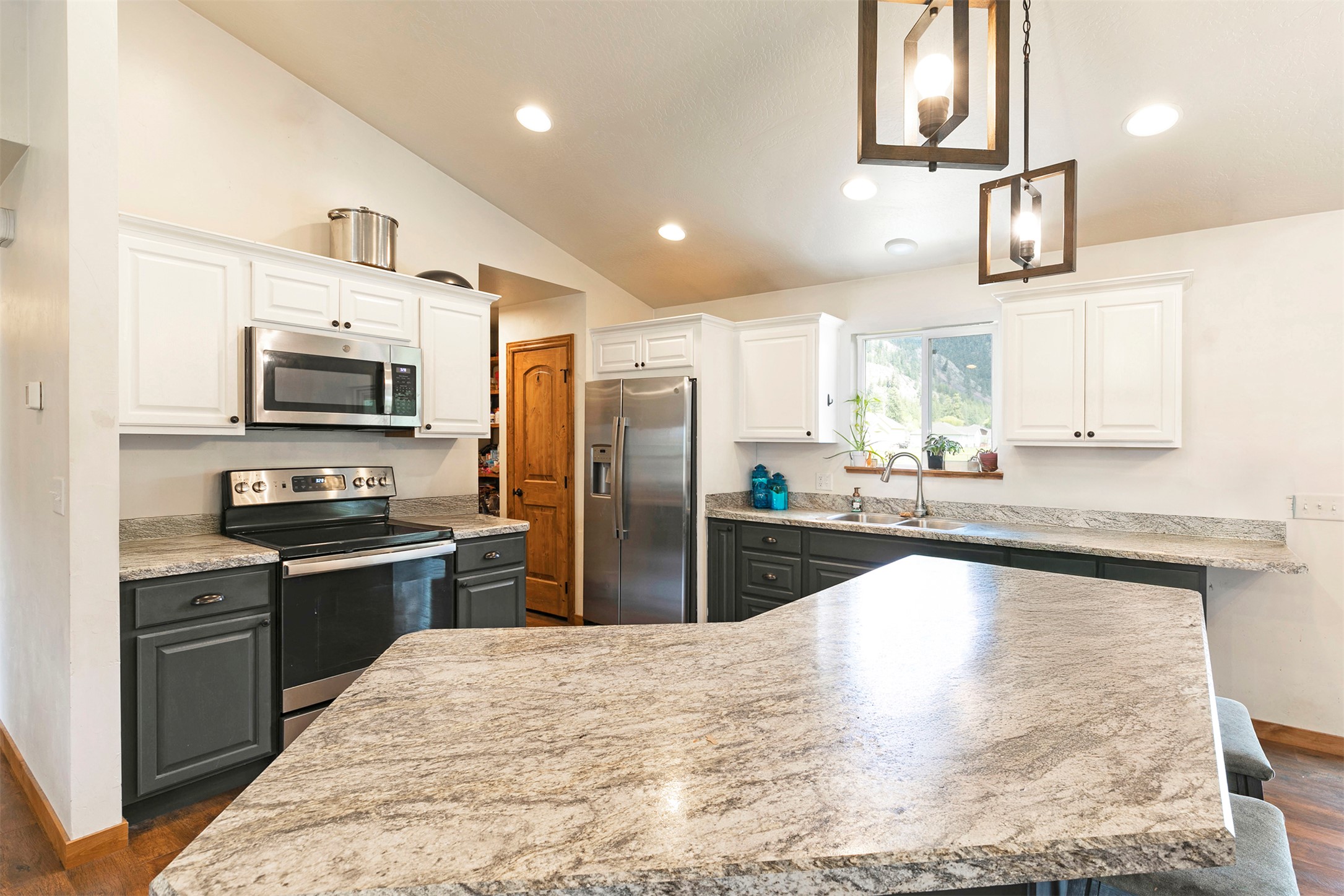 Alberton, Montana 59820, United States, 3 Bedrooms Bedrooms, ,2 BathroomsBathrooms,Residential,Active,133676