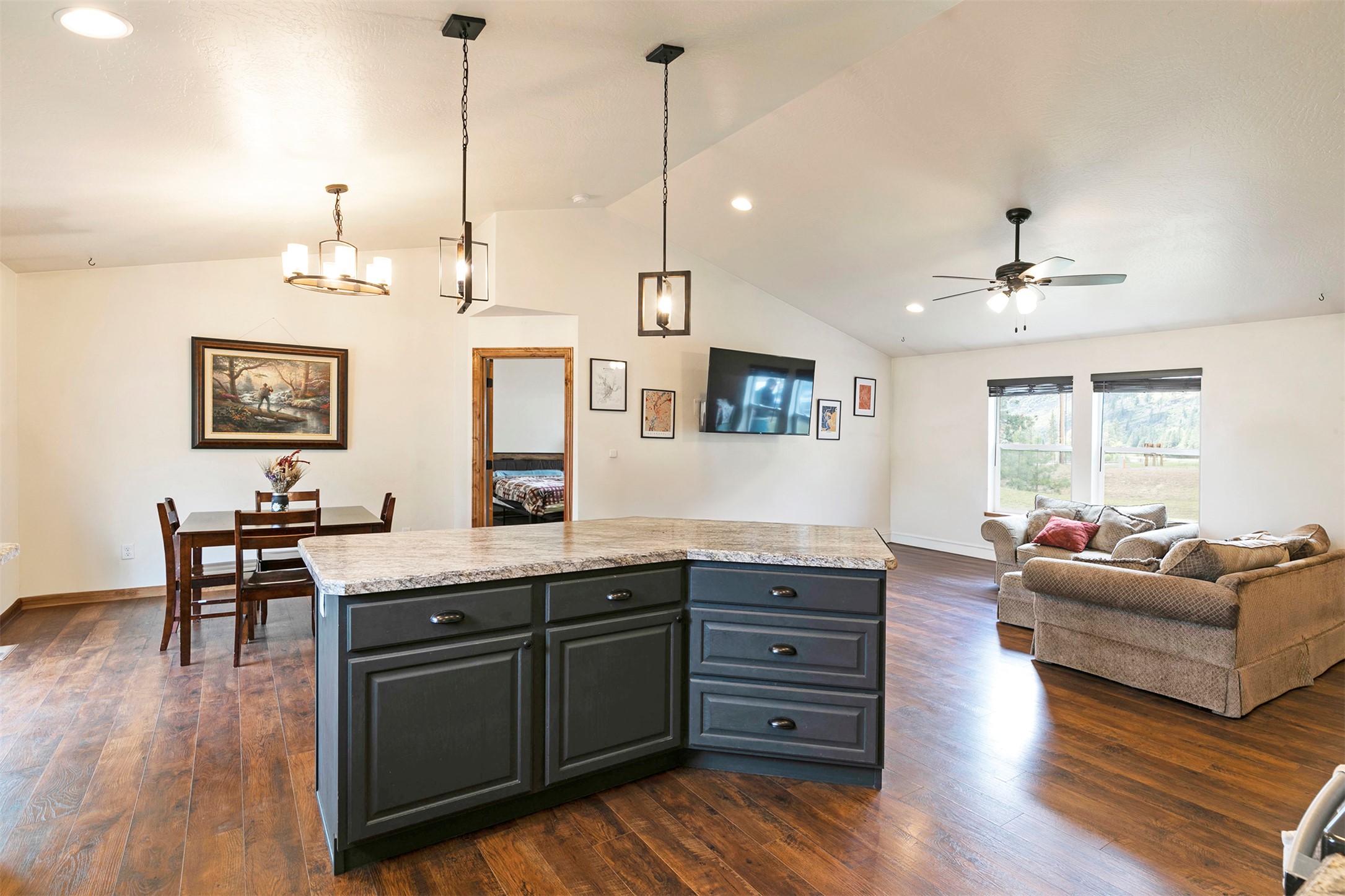 Alberton, Montana 59820, United States, 3 Bedrooms Bedrooms, ,2 BathroomsBathrooms,Residential,Active,133676