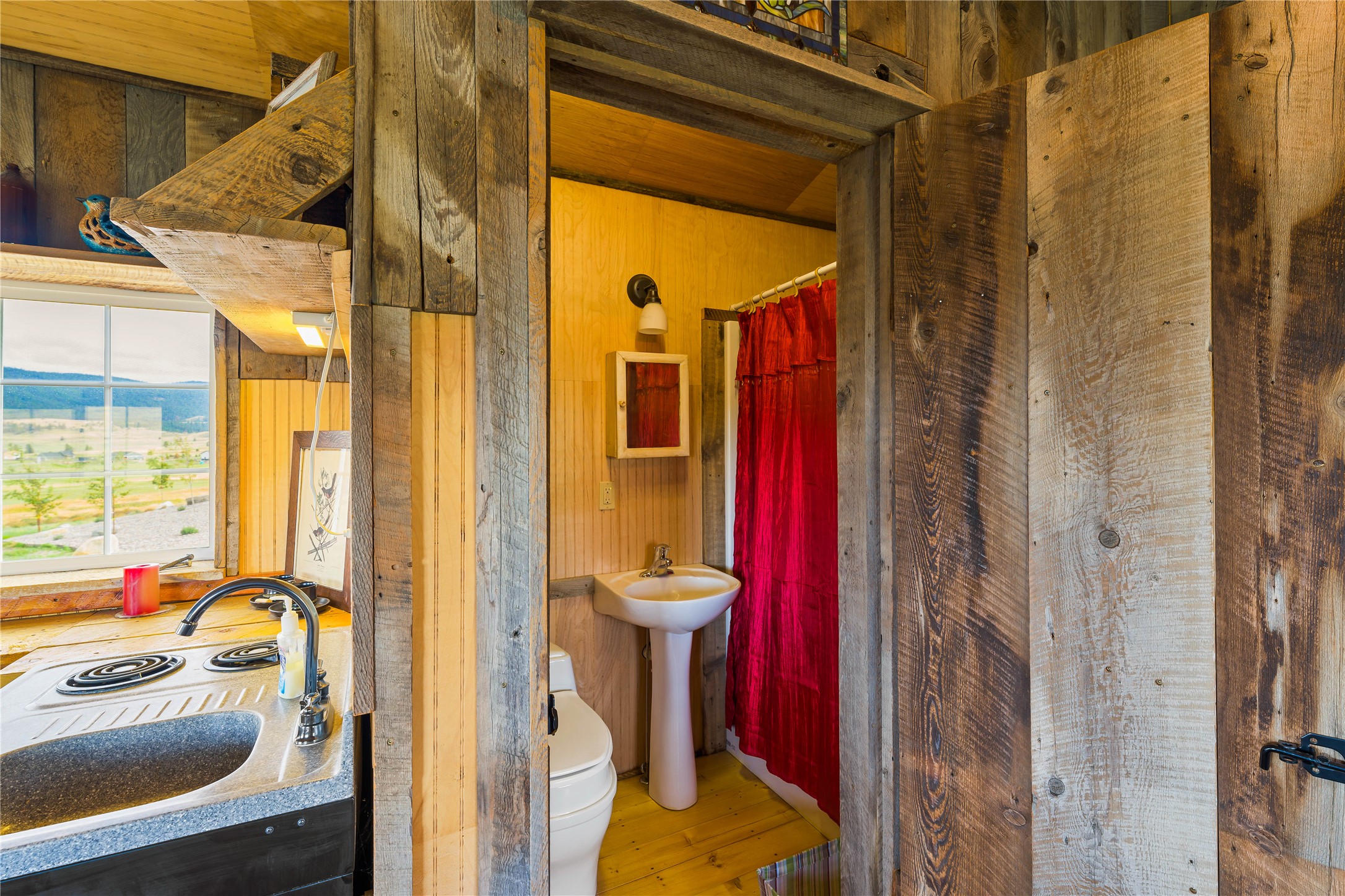 Elmo, Montana 59915, United States, 3 Bedrooms Bedrooms, ,3 BathroomsBathrooms,Residential,Active,187811