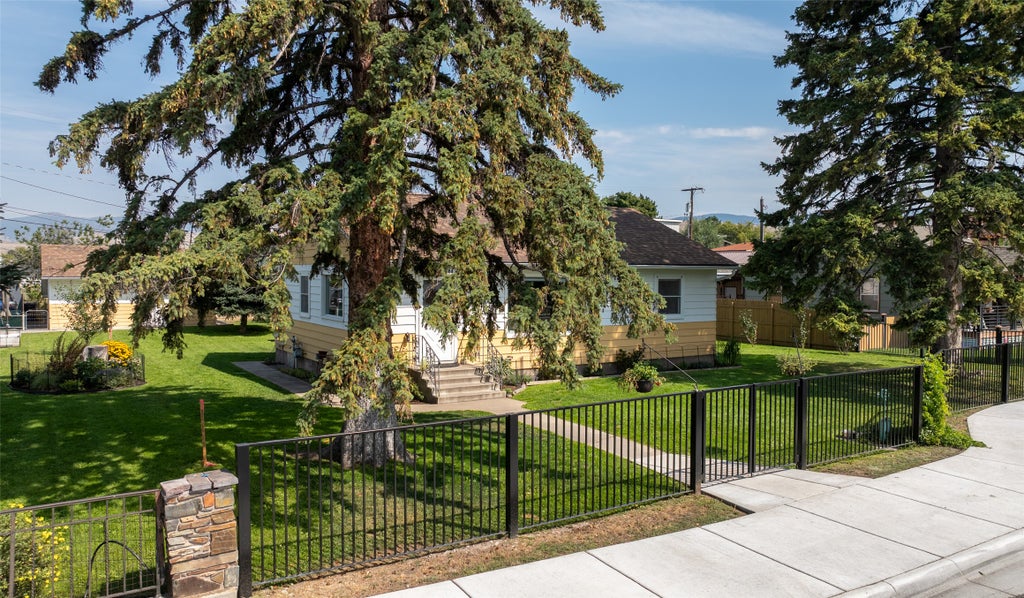 Photo of 1244 Montana Street, Missoula, MT 59801 (MLS # 30077833)
