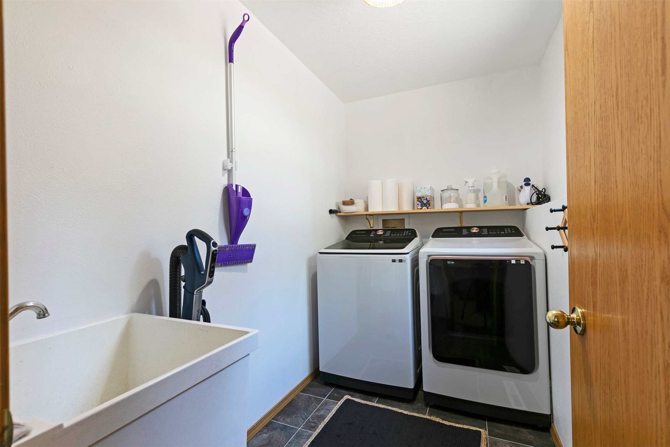 Missoula, Montana 59803, United States, 3 Bedrooms Bedrooms, ,3 BathroomsBathrooms,Residential,Active,165234