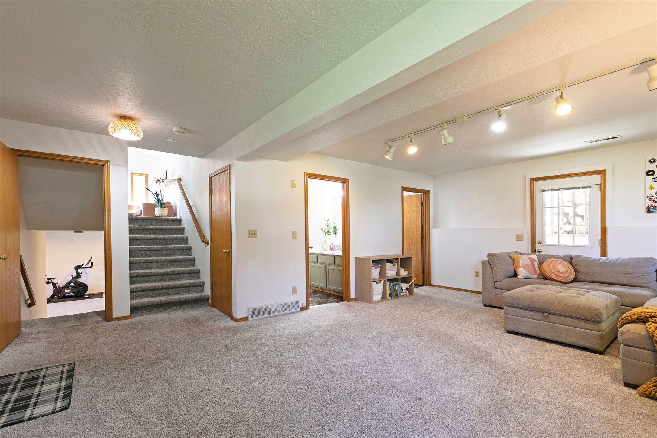 Missoula, Montana 59803, United States, 3 Bedrooms Bedrooms, ,3 BathroomsBathrooms,Residential,Active,165234