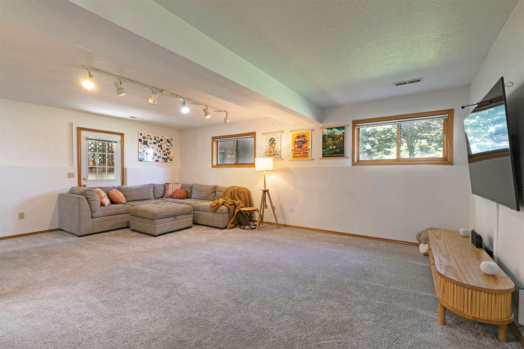 Missoula, Montana 59803, United States, 3 Bedrooms Bedrooms, ,3 BathroomsBathrooms,Residential,Active,165234