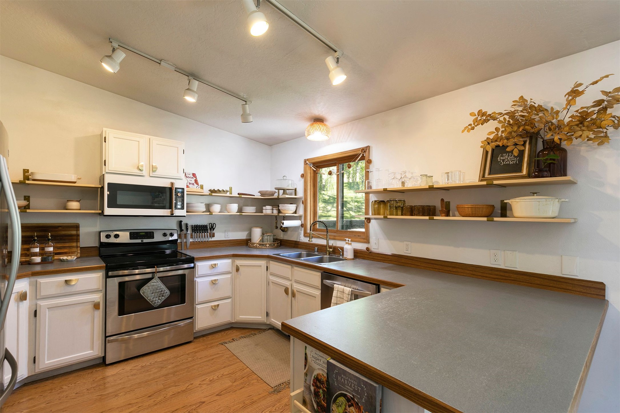 Missoula, Montana 59803, United States, 3 Bedrooms Bedrooms, ,3 BathroomsBathrooms,Residential,Active,165234