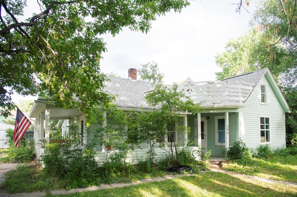 Photo of 306 4th Avenue SW, Choteau, MT 59422 (MLS # 30074779)